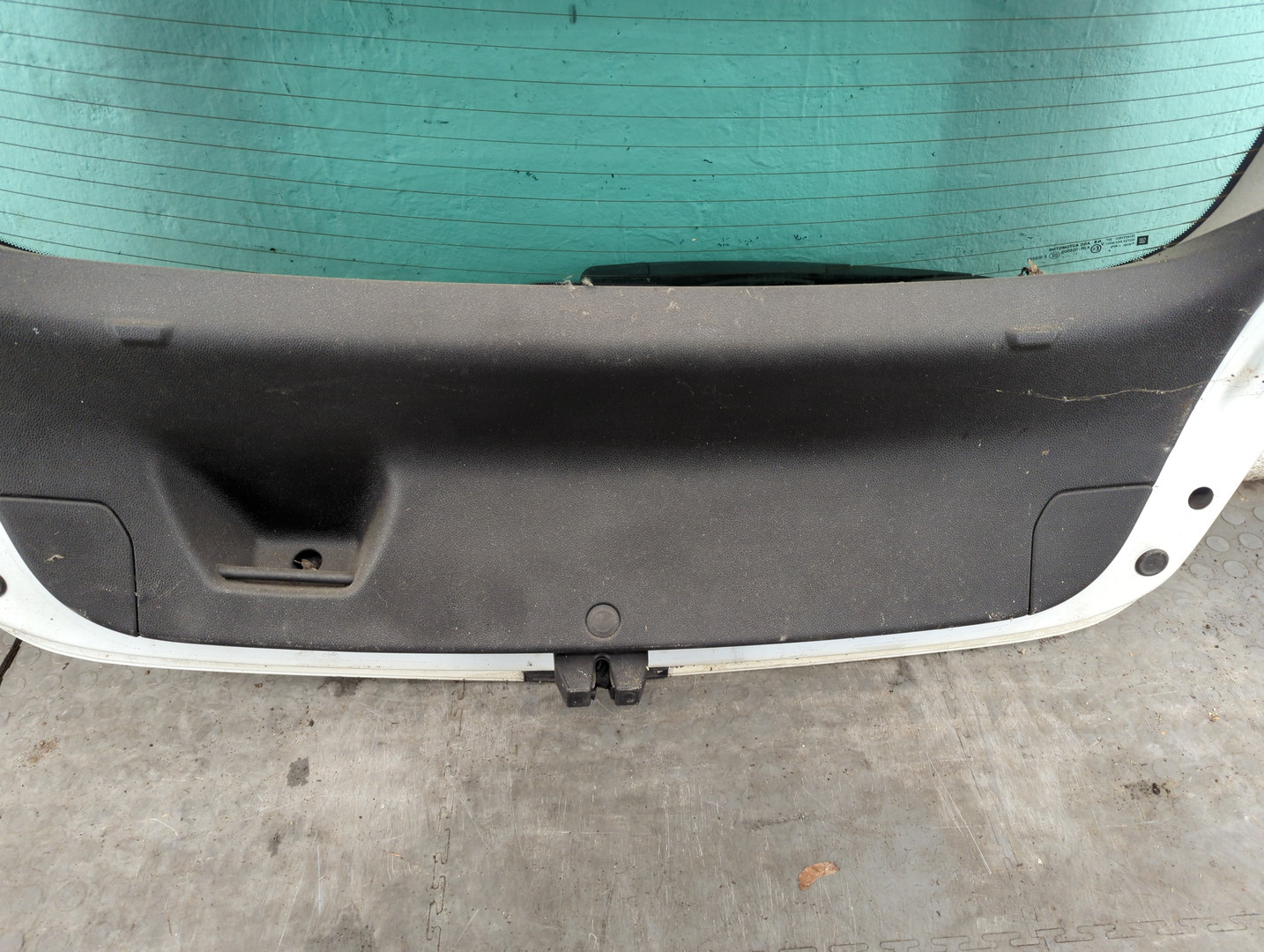 Дверь багажника