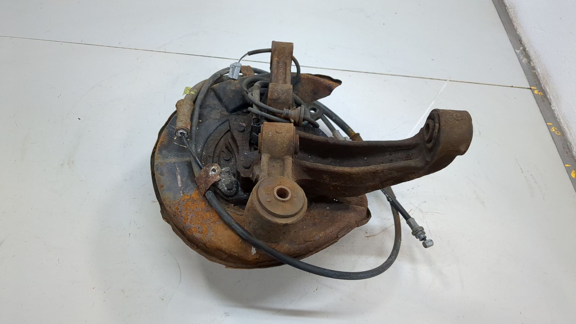 Кулак поворотный задний правый