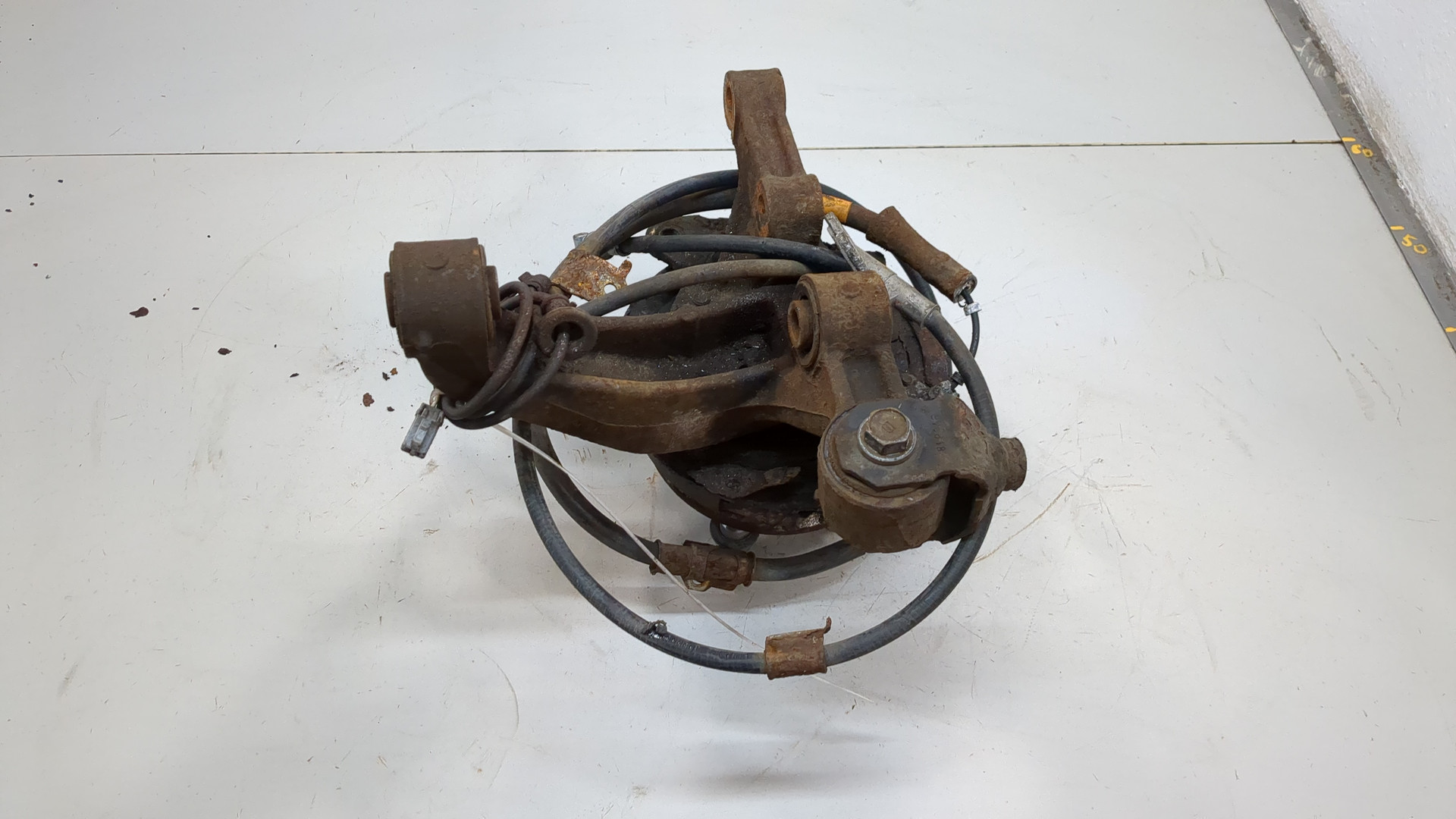 Кулак поворотный задний левый