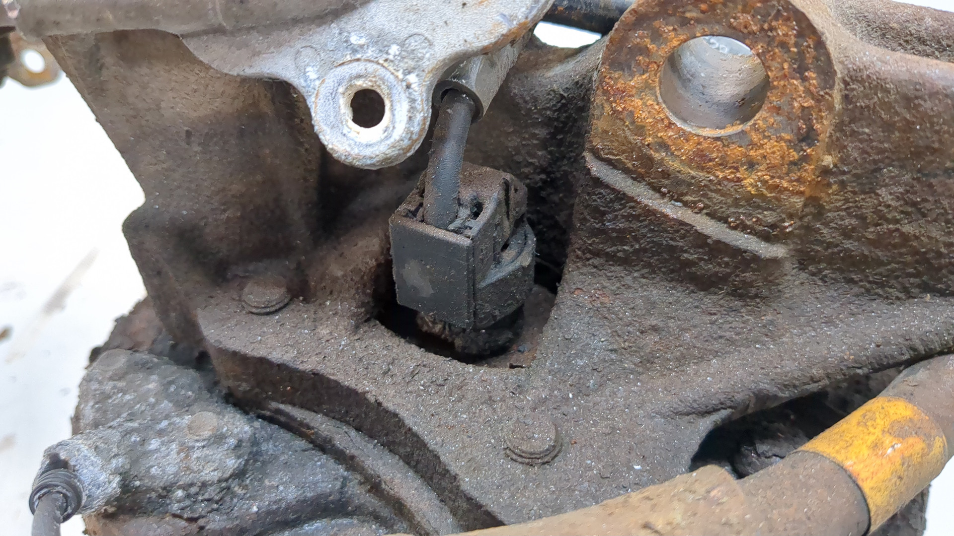 Кулак поворотный задний левый