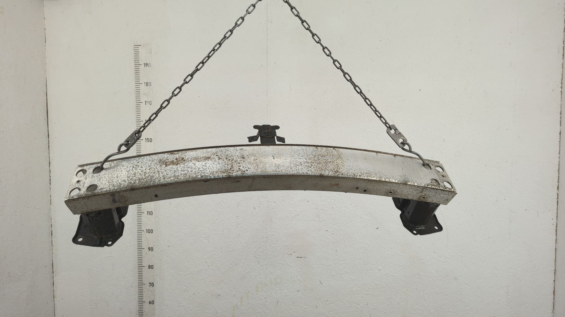 Усилитель переднего бампера