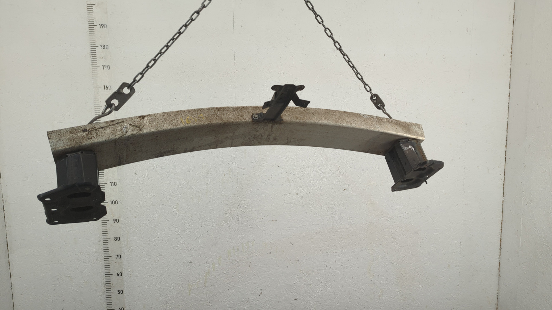 Усилитель переднего бампера