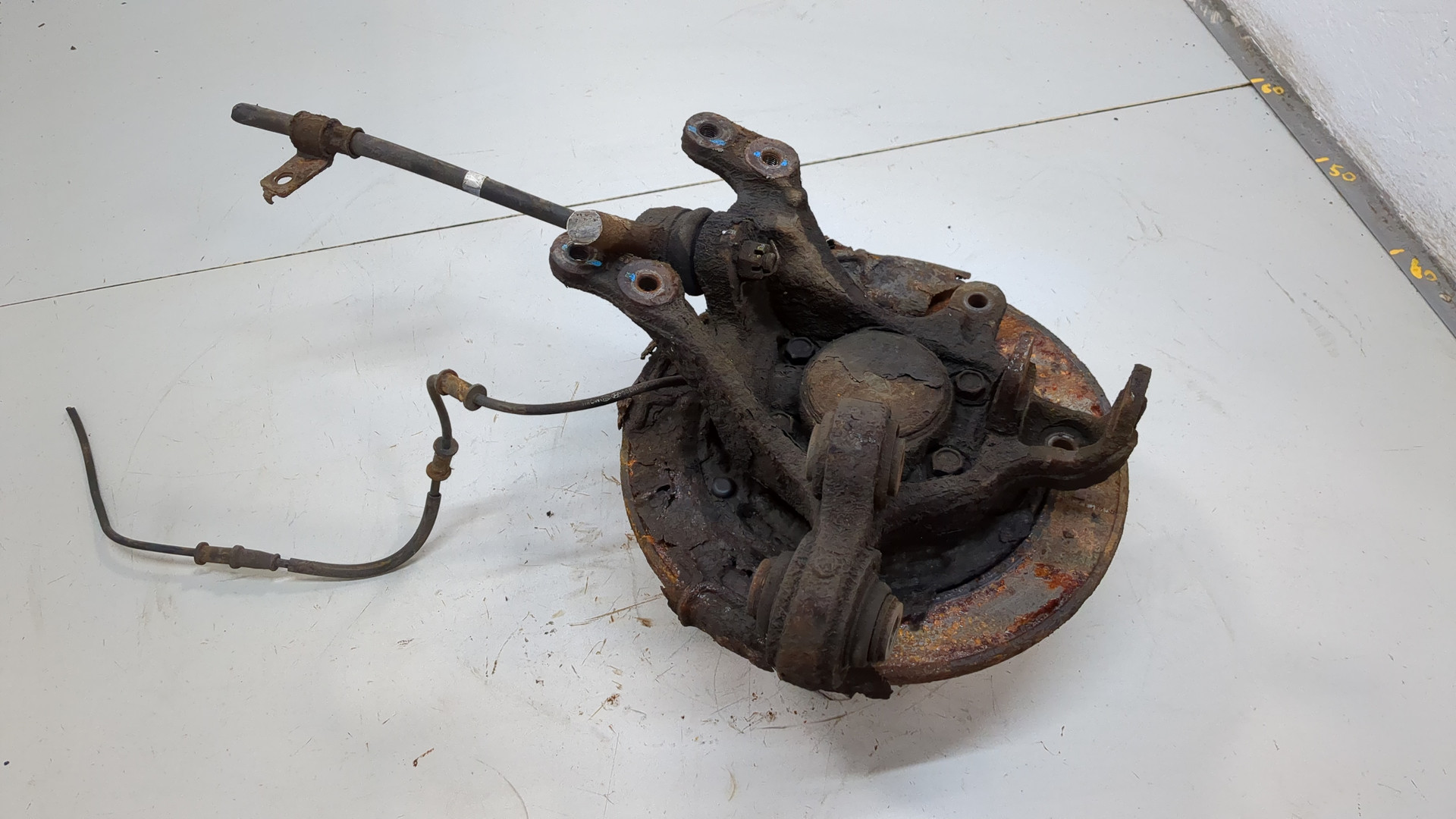 Кулак поворотный задний левый