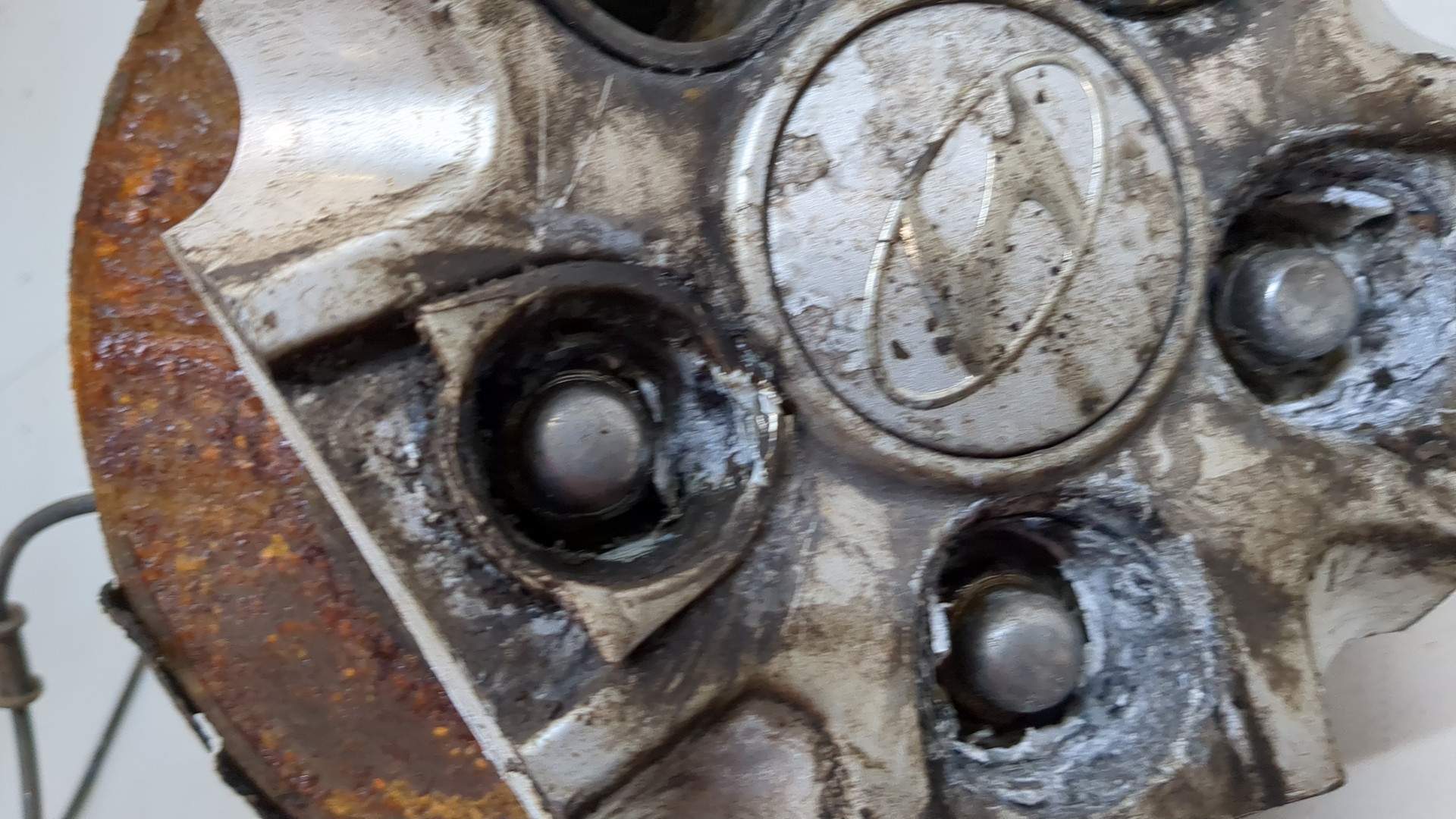 Кулак поворотный задний левый