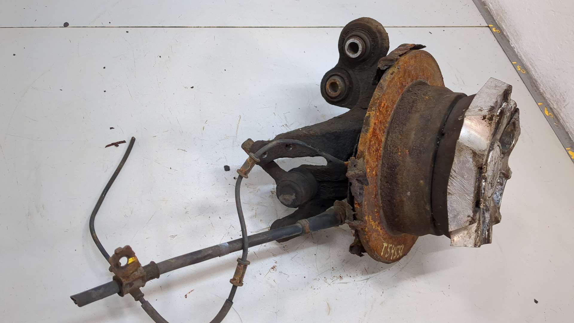 Кулак поворотный задний левый