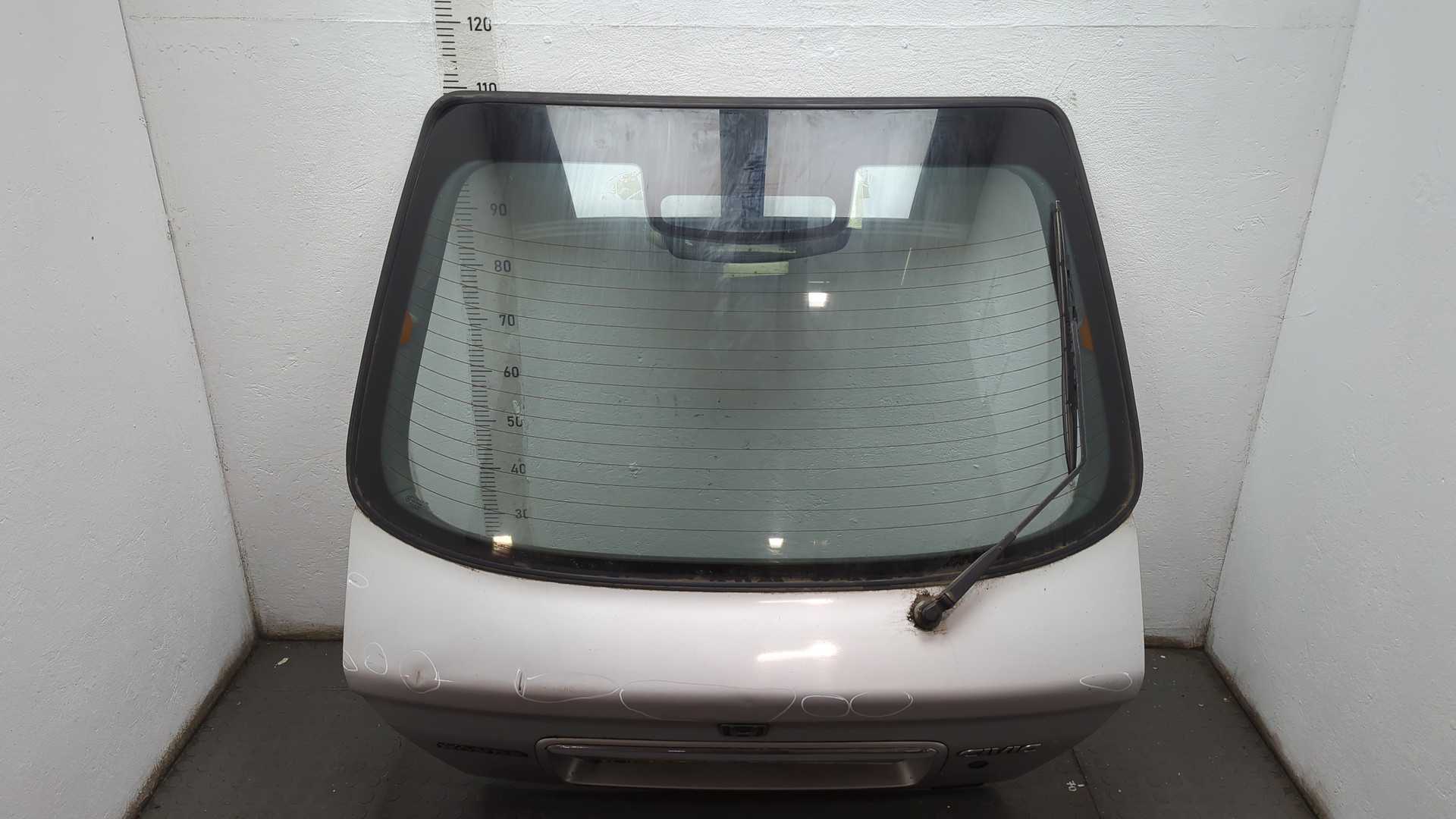 Дверь багажника