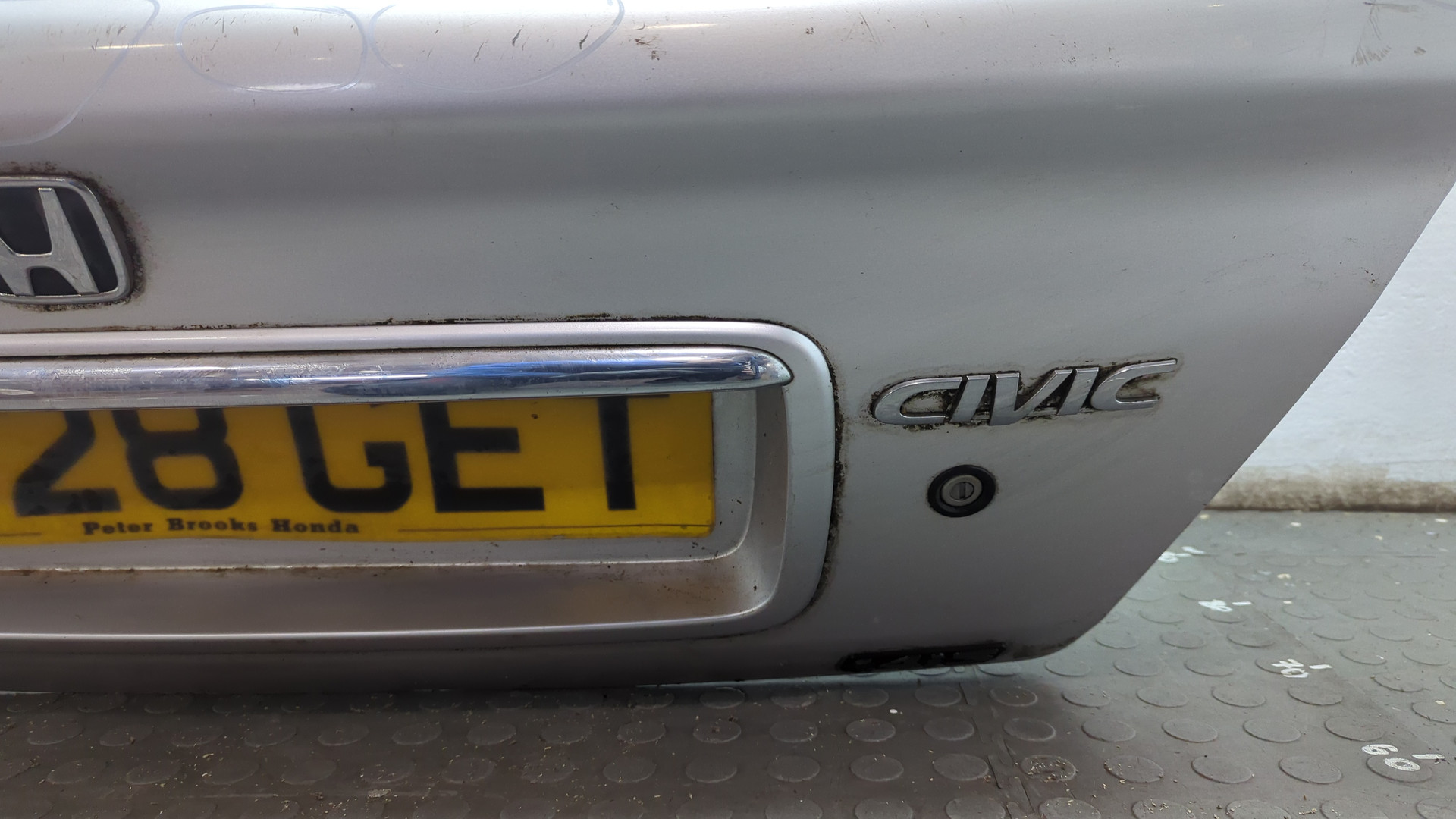 Дверь багажника