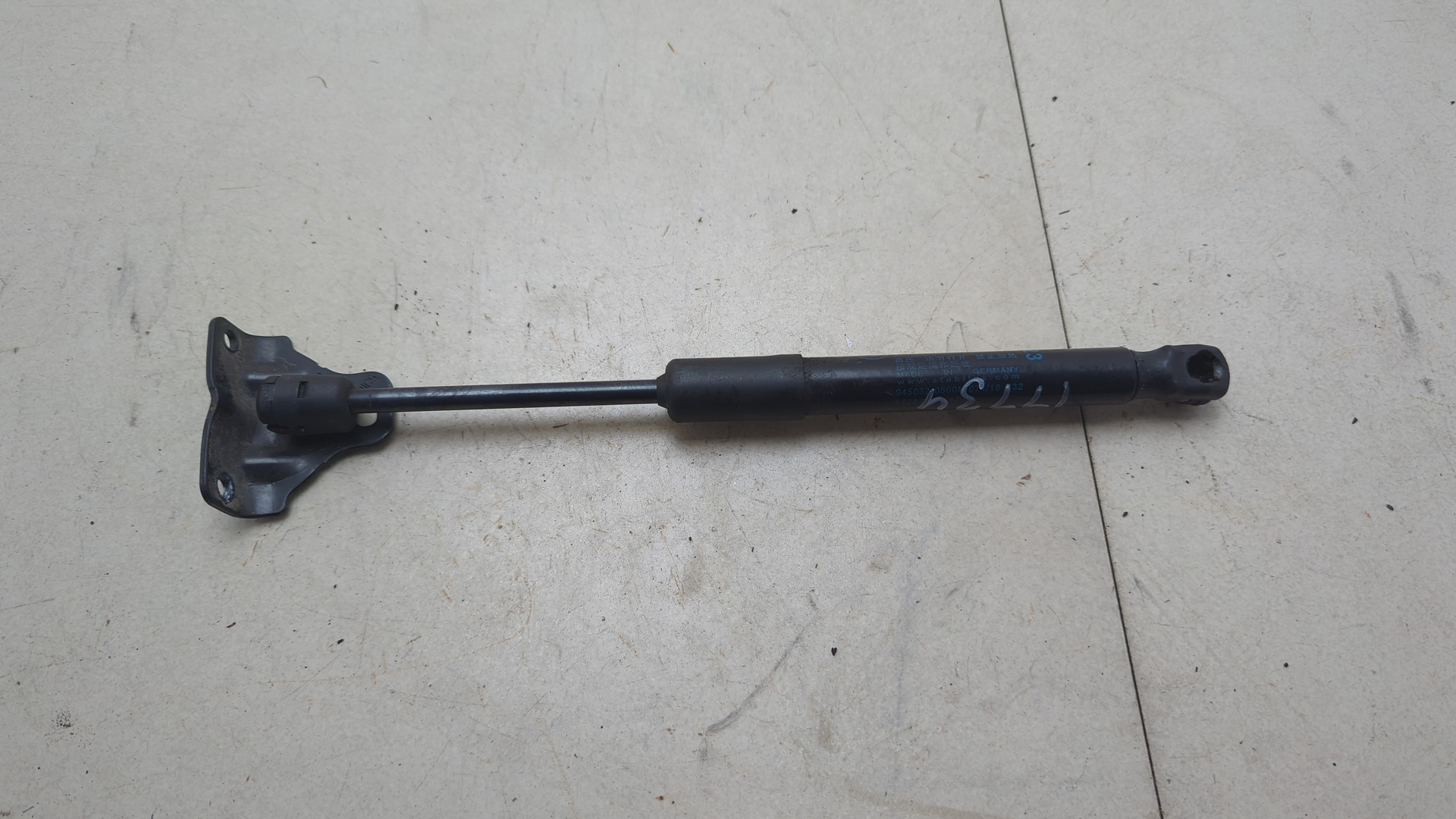 Амортизатор капота