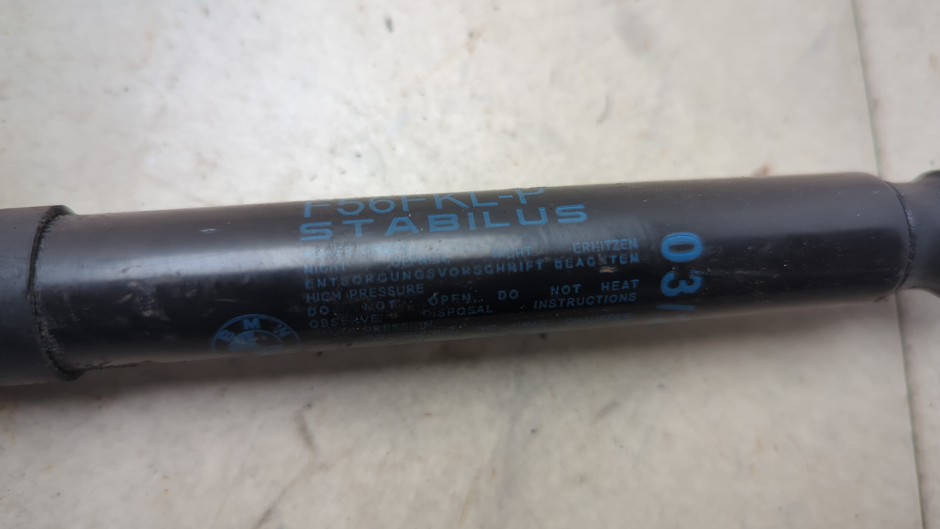 Амортизатор капота