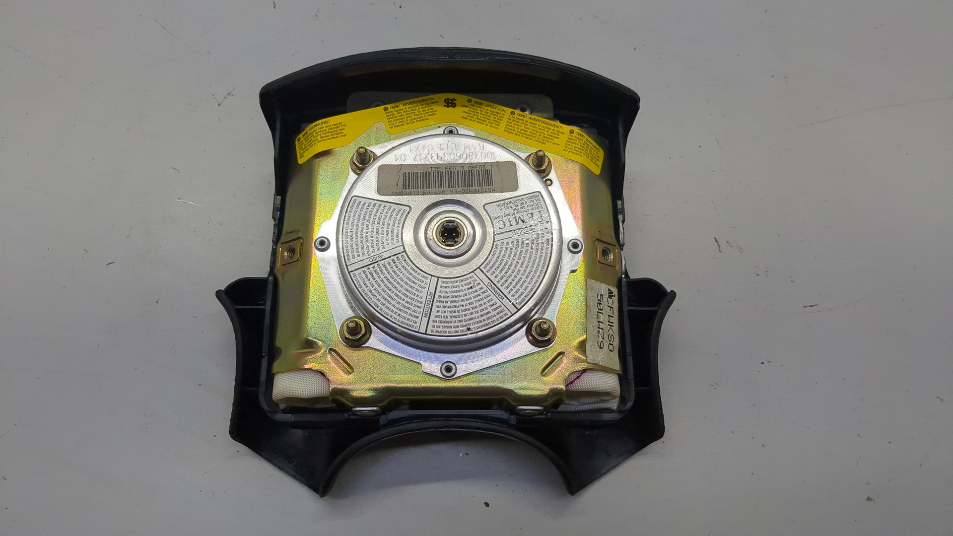 Подушка безопасности в рулевое колесо