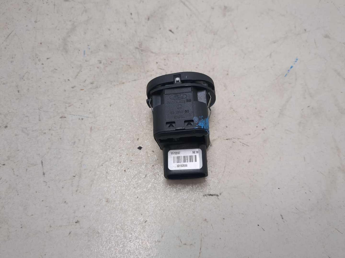 Кнопка стеклоподъемника