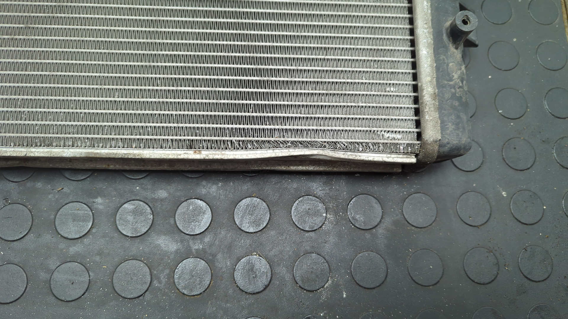 Радиатор охлаждения двигателя основной