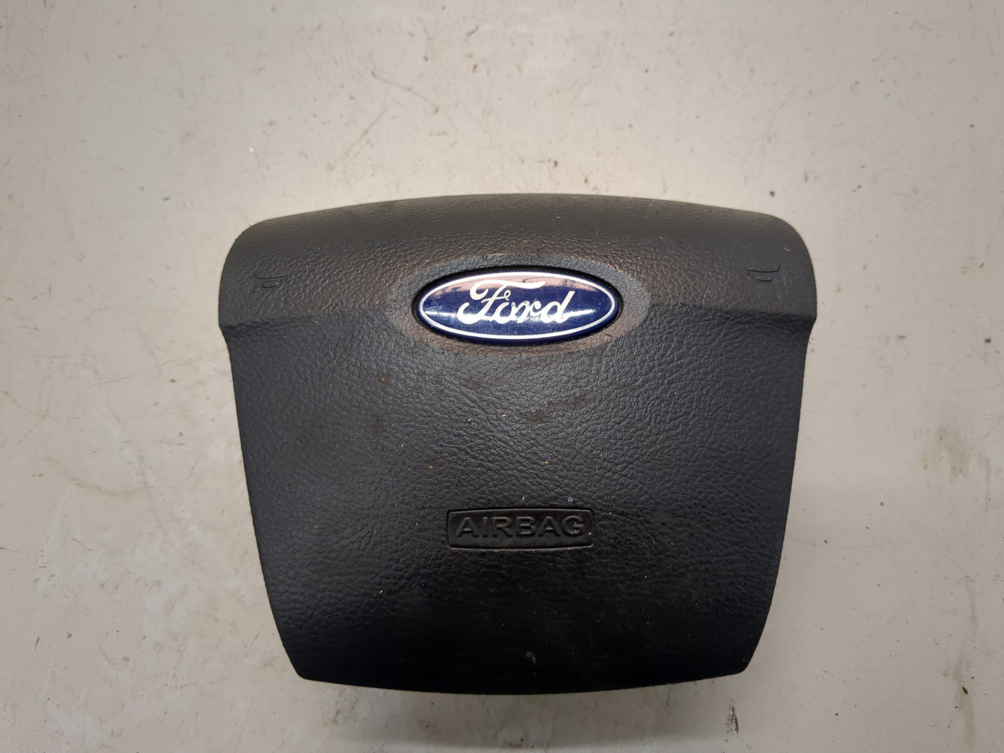 Подушка безопасности в рулевое колесо