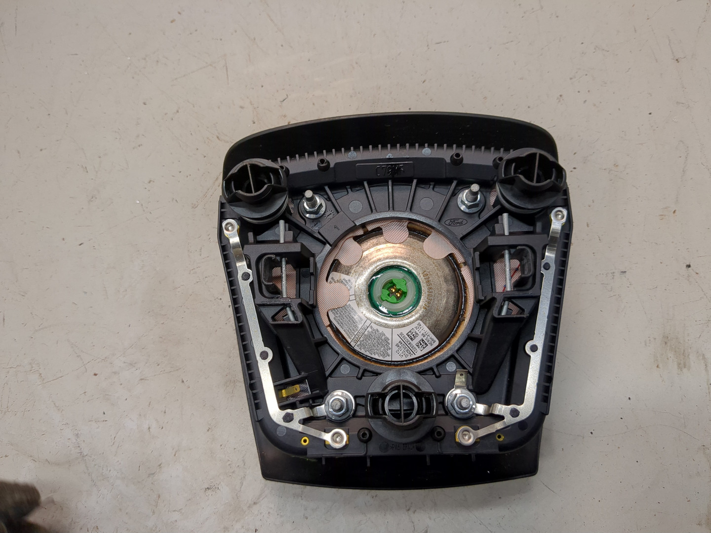 Подушка безопасности в рулевое колесо