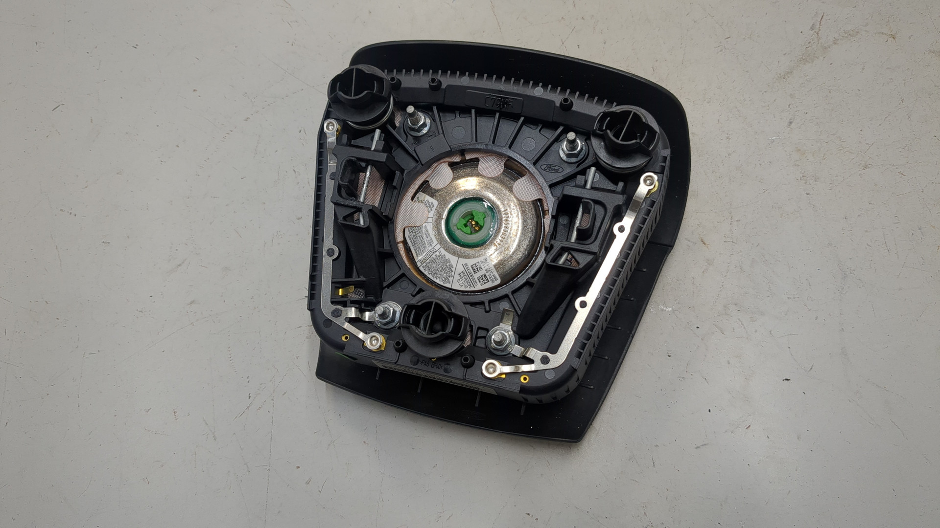 Подушка безопасности в рулевое колесо