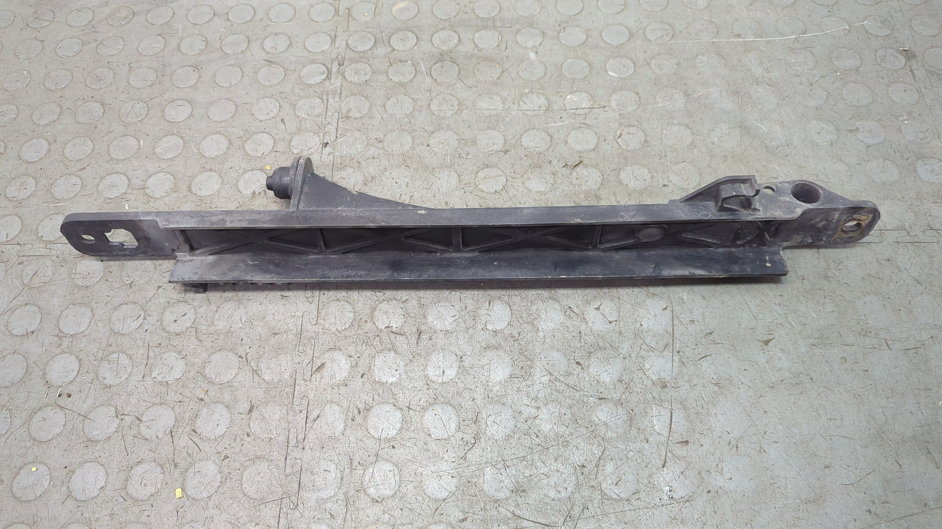 Воздуховод радиатора левый