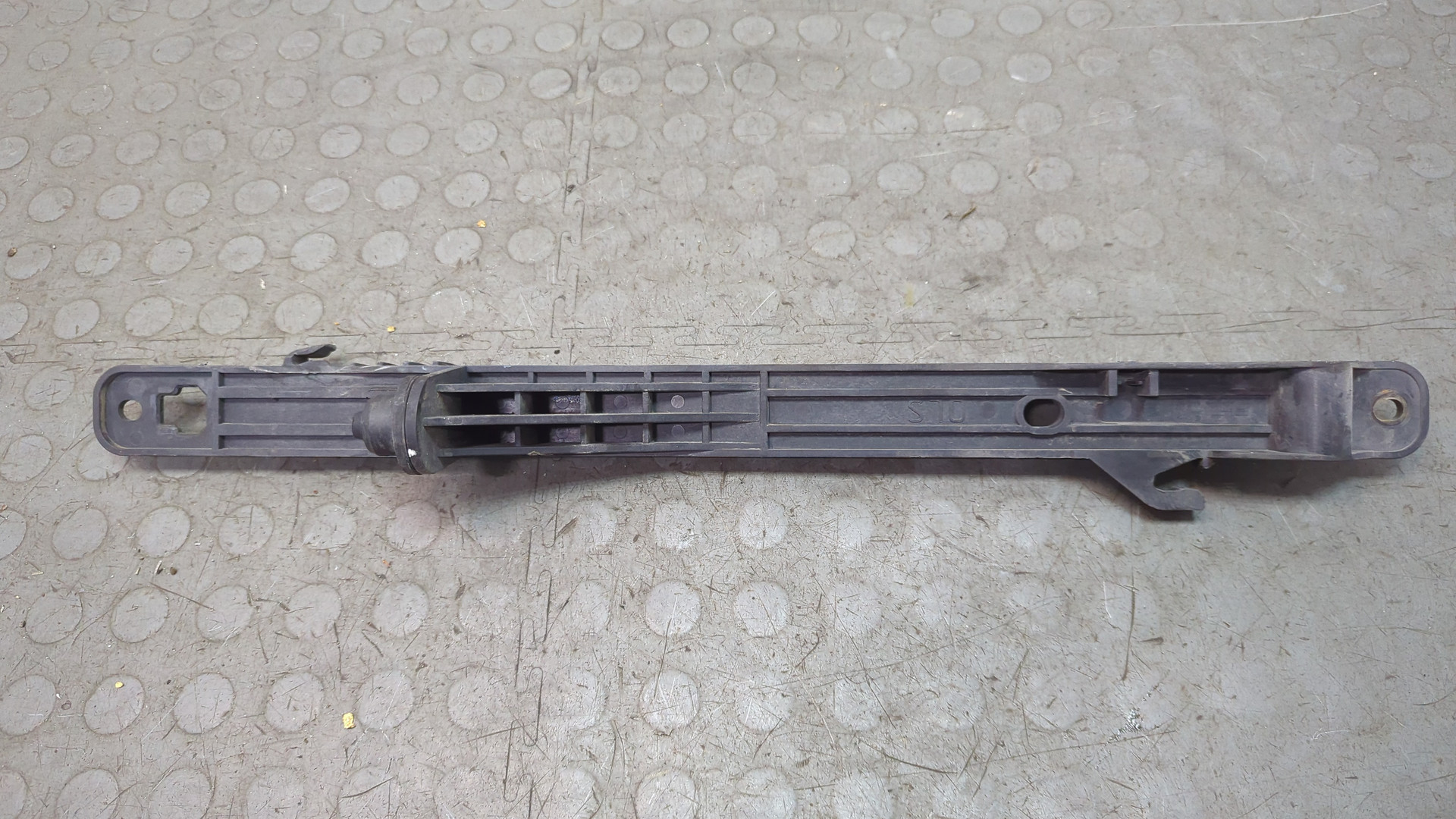 Воздуховод радиатора левый