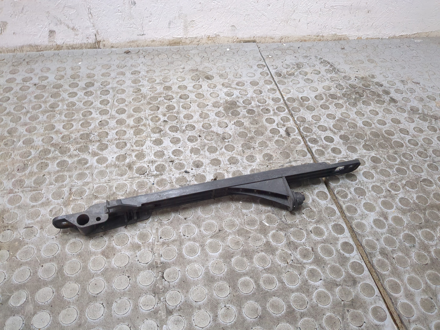 Воздуховод радиатора левый