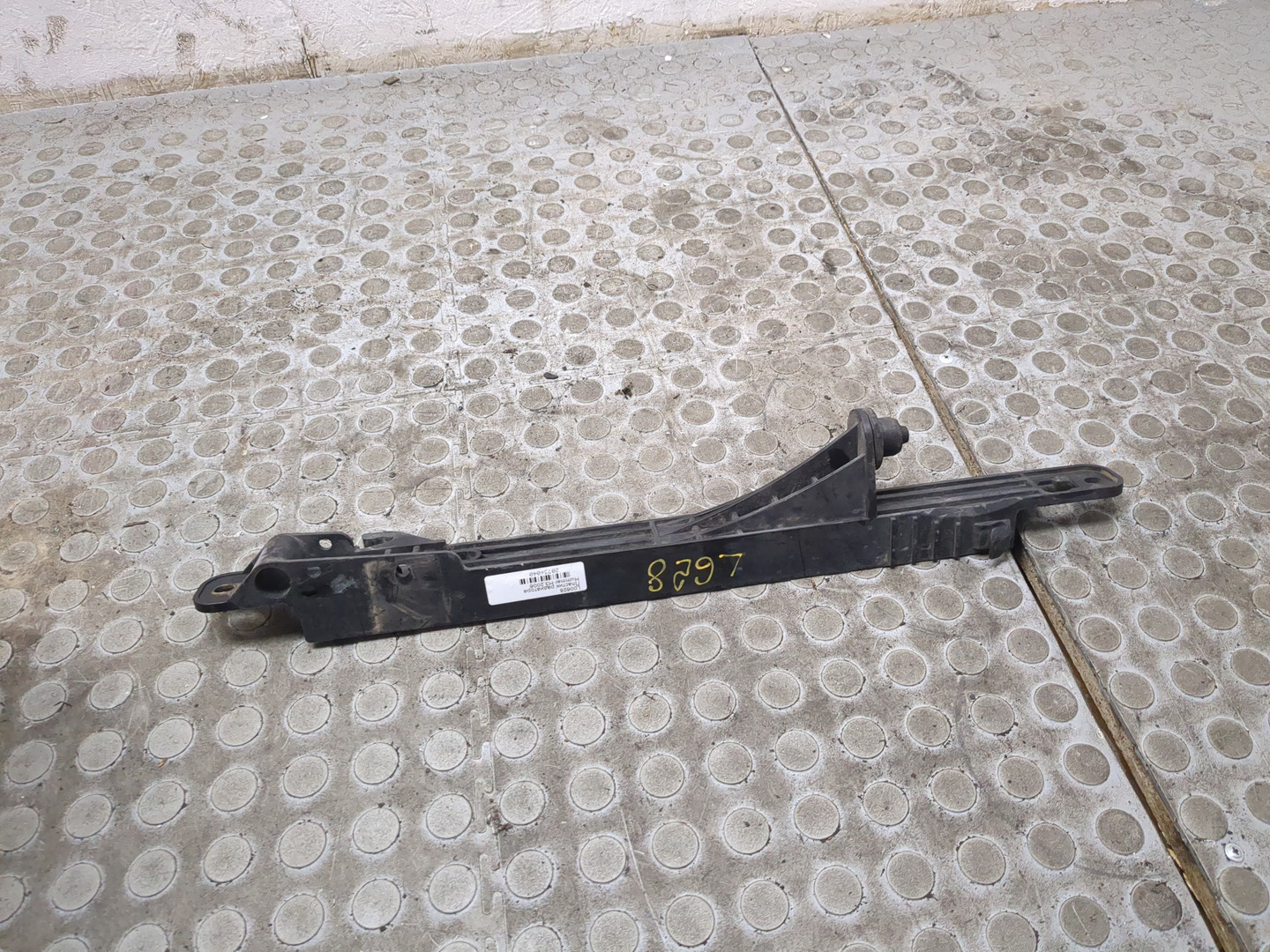 Воздуховод радиатора левый