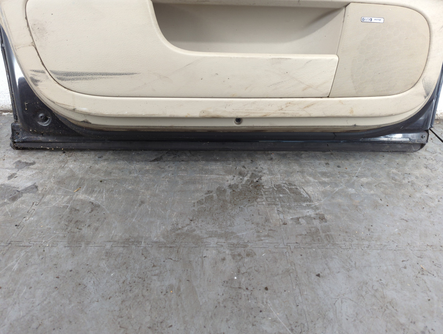 Дверь передняя левая