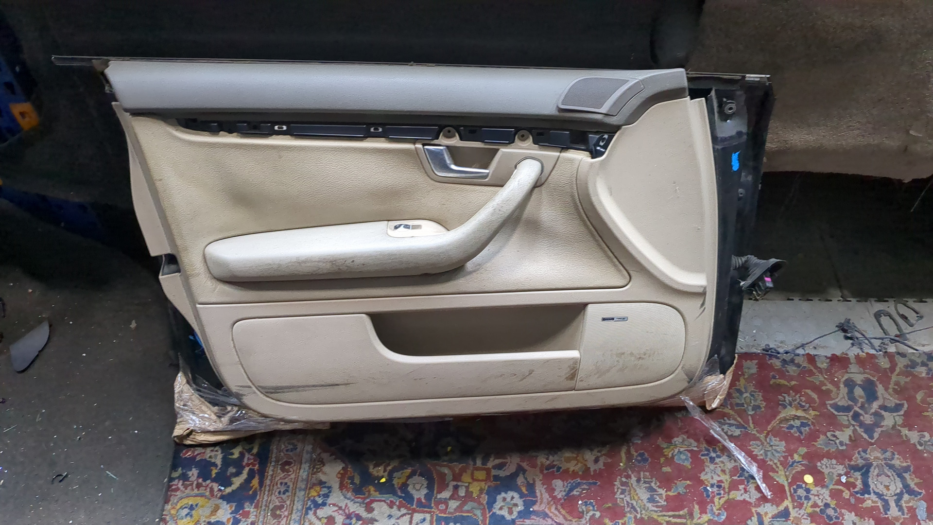 Дверь передняя левая