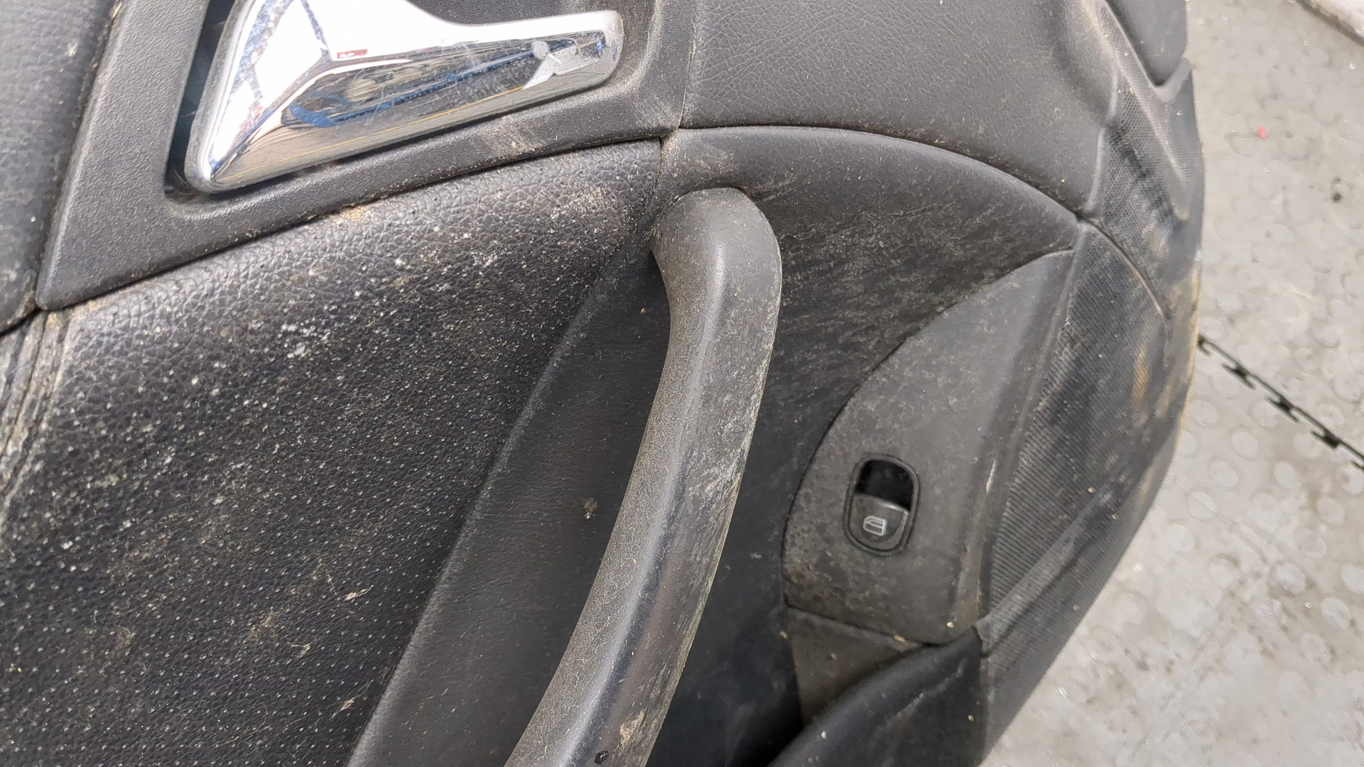 Дверь передняя левая