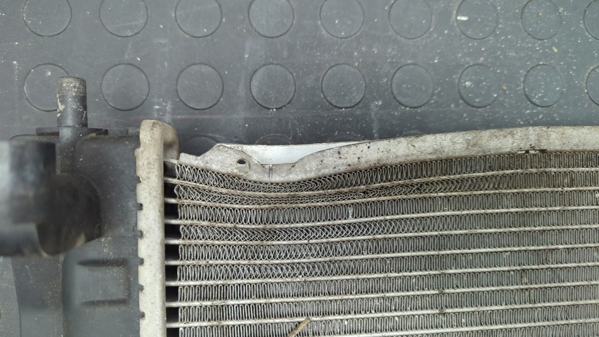 Радиатор охлаждения двигателя основной