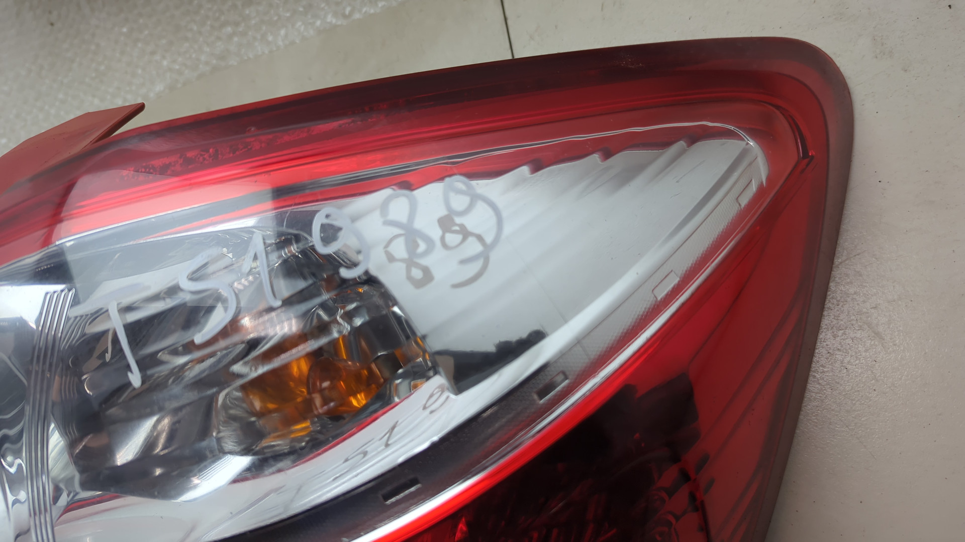 Фонарь задний правый