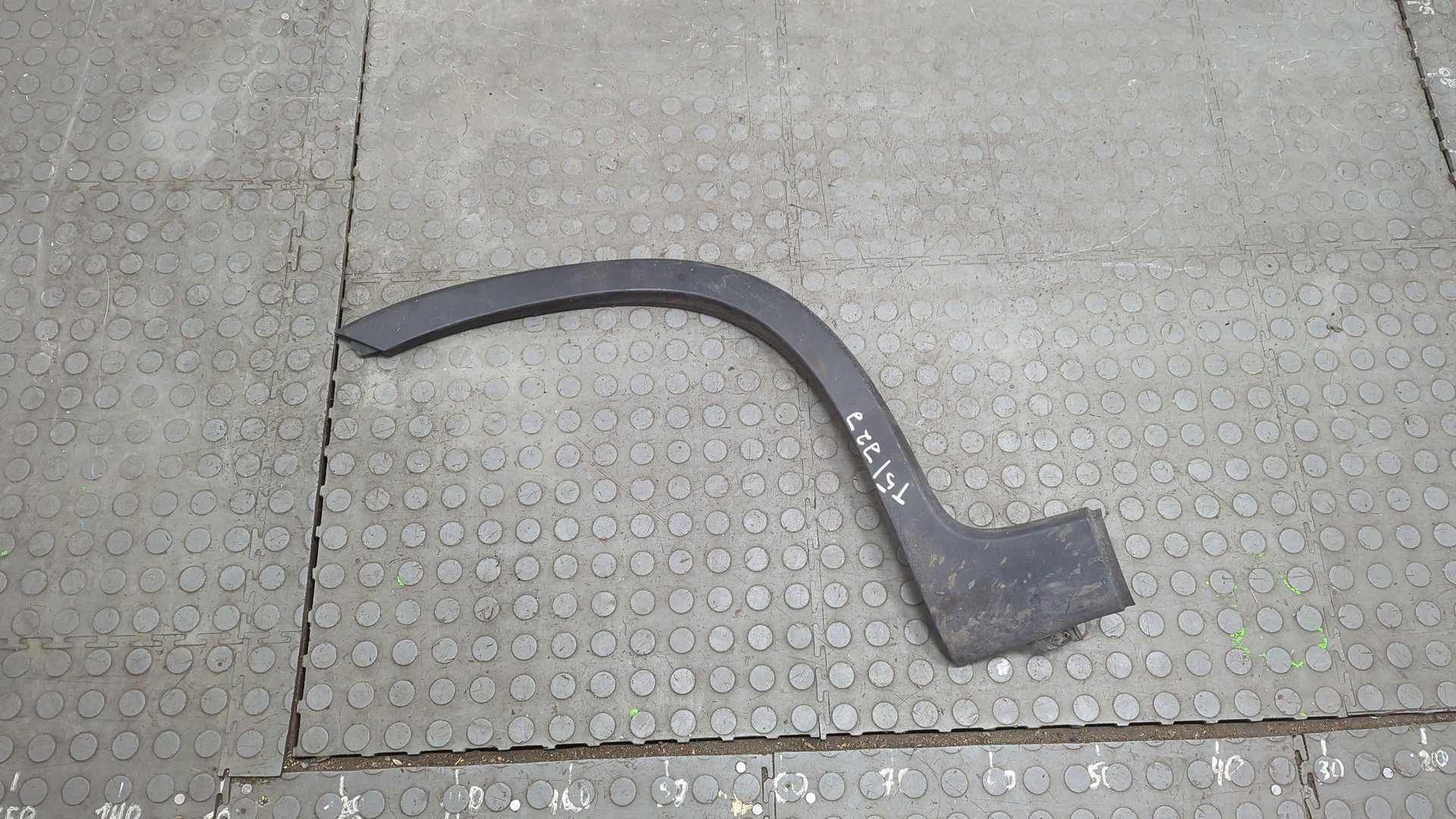 Накладка переднего крыла левого