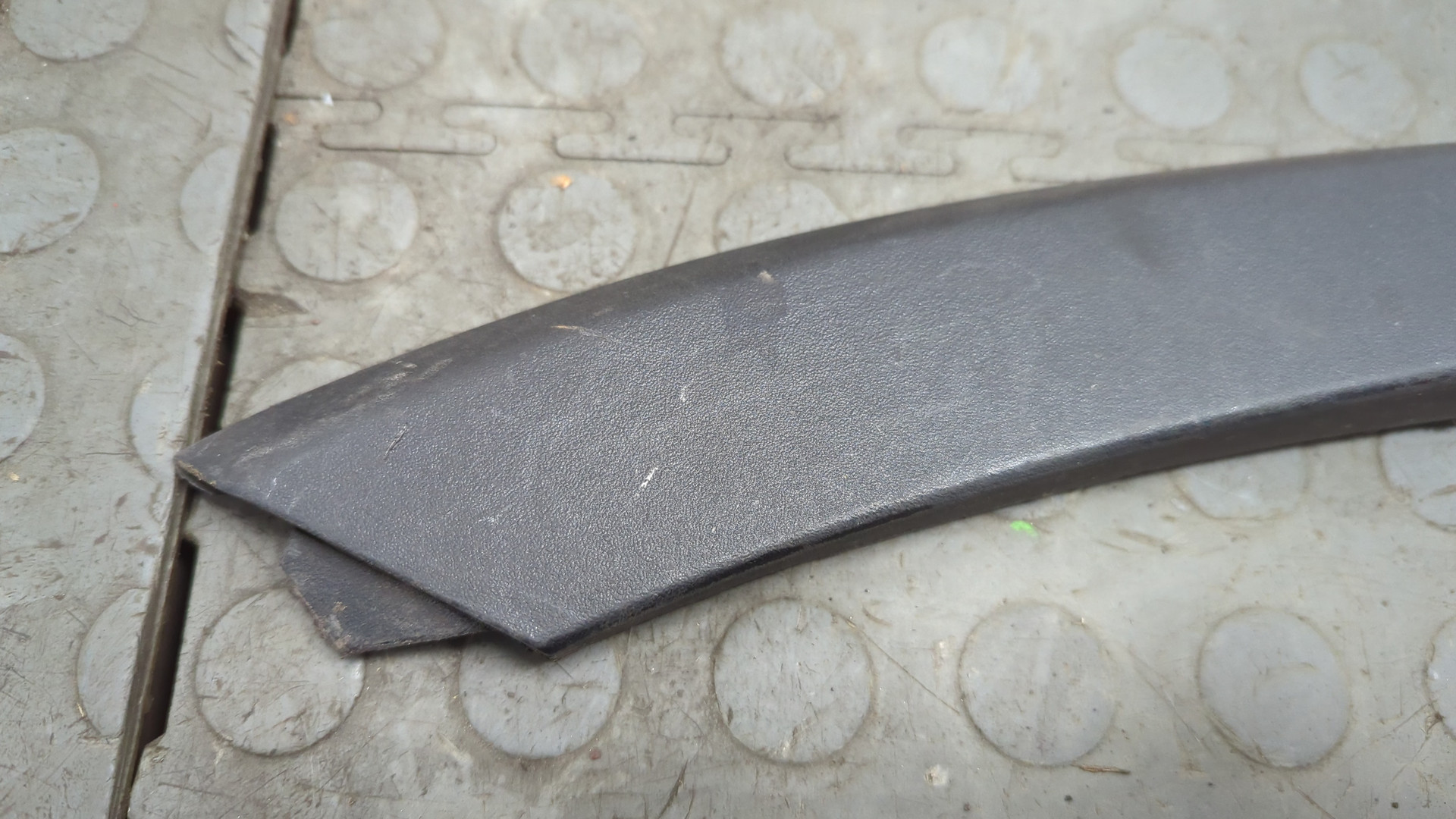 Накладка переднего крыла левого