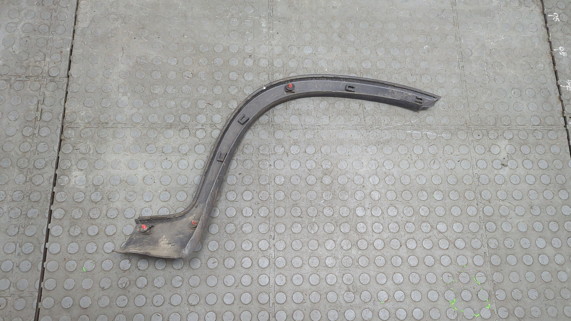 Накладка переднего крыла левого