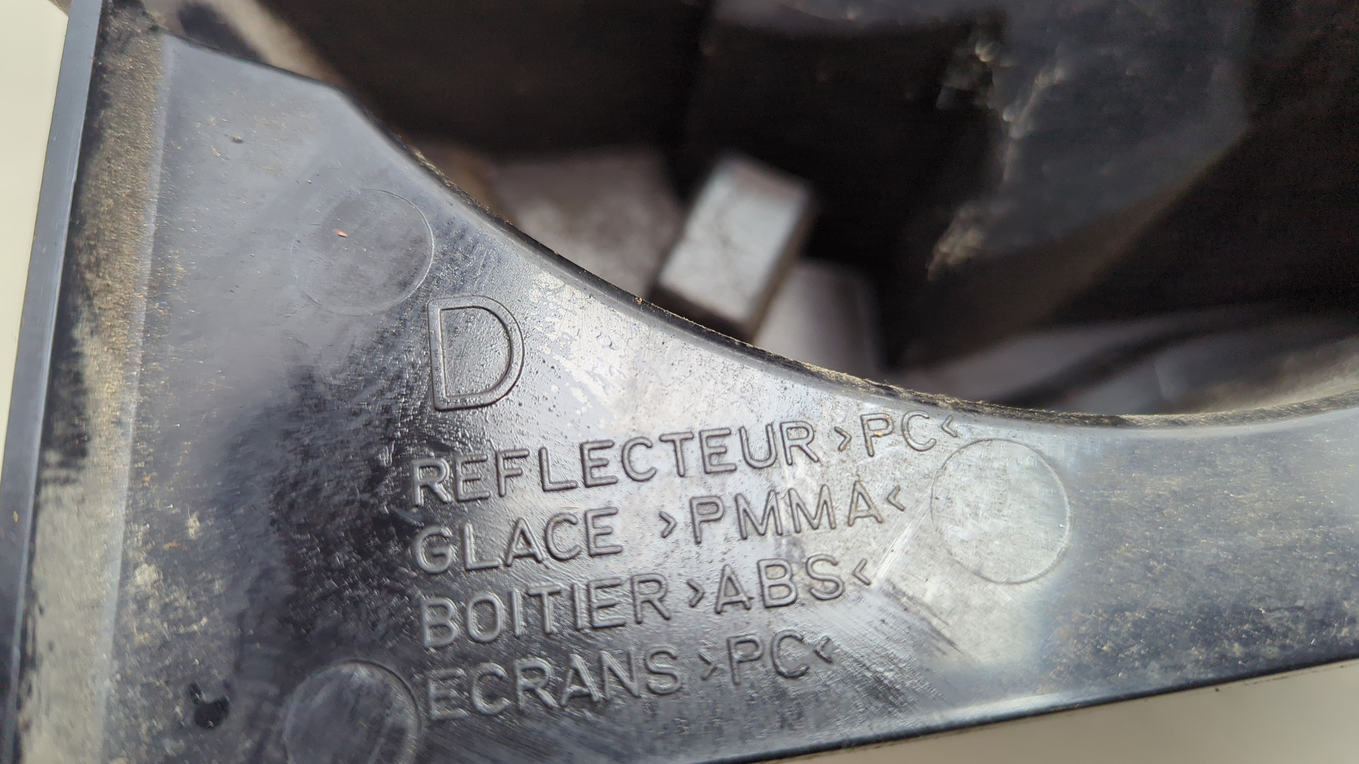 Фонарь задний правый