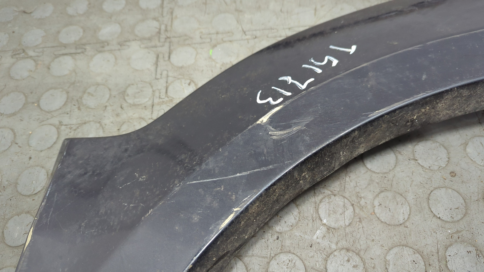 Накладка переднего крыла правого