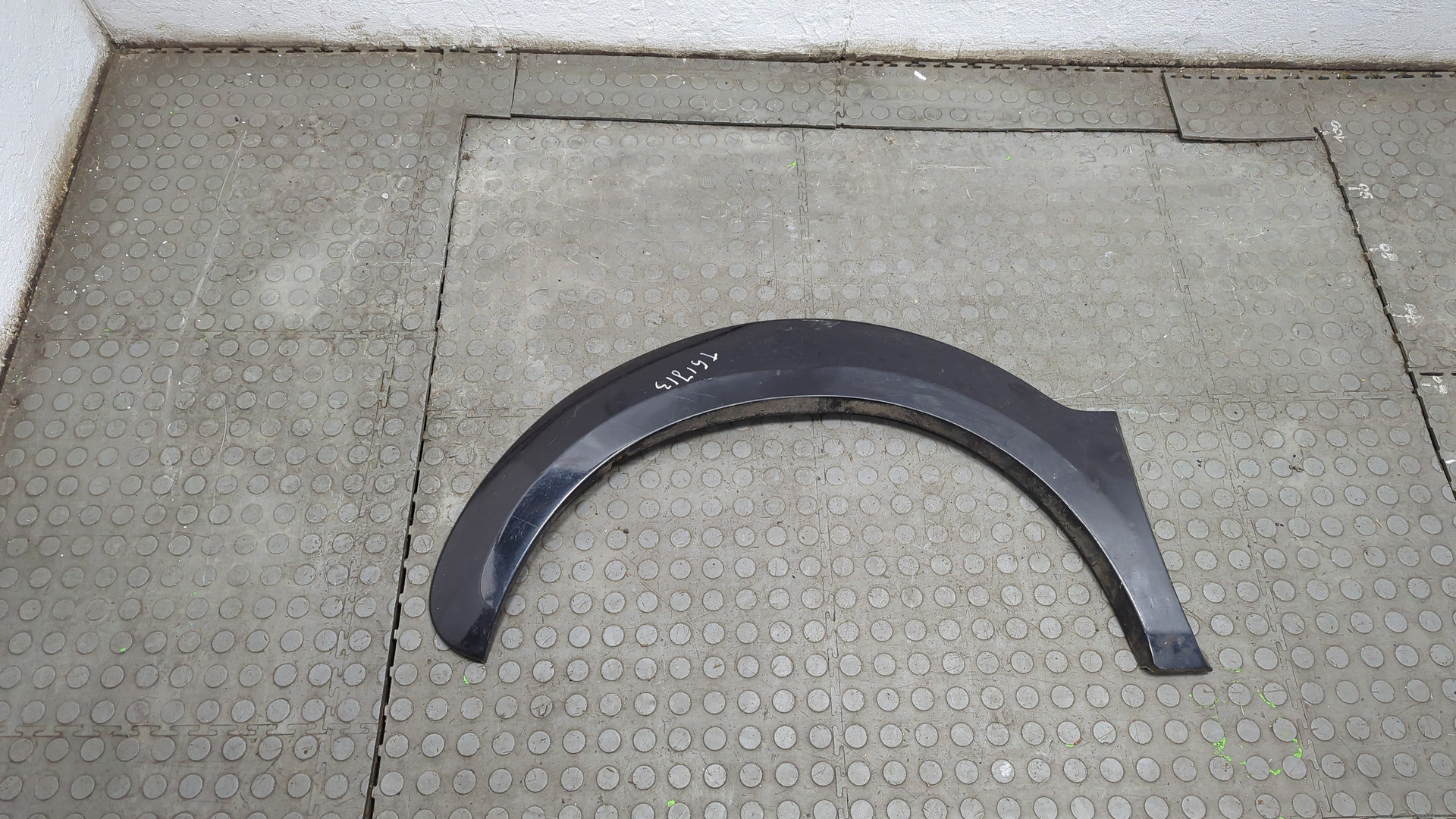 Накладка переднего крыла левого