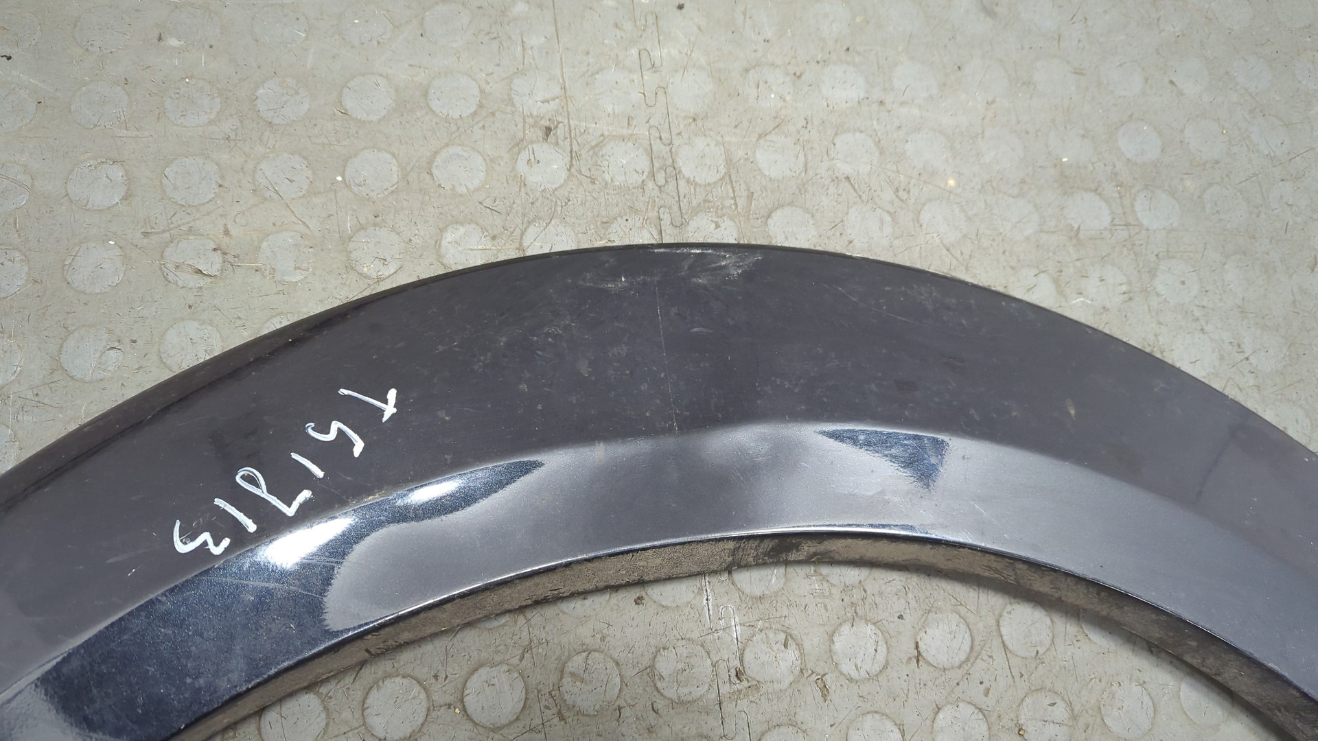 Накладка переднего крыла левого