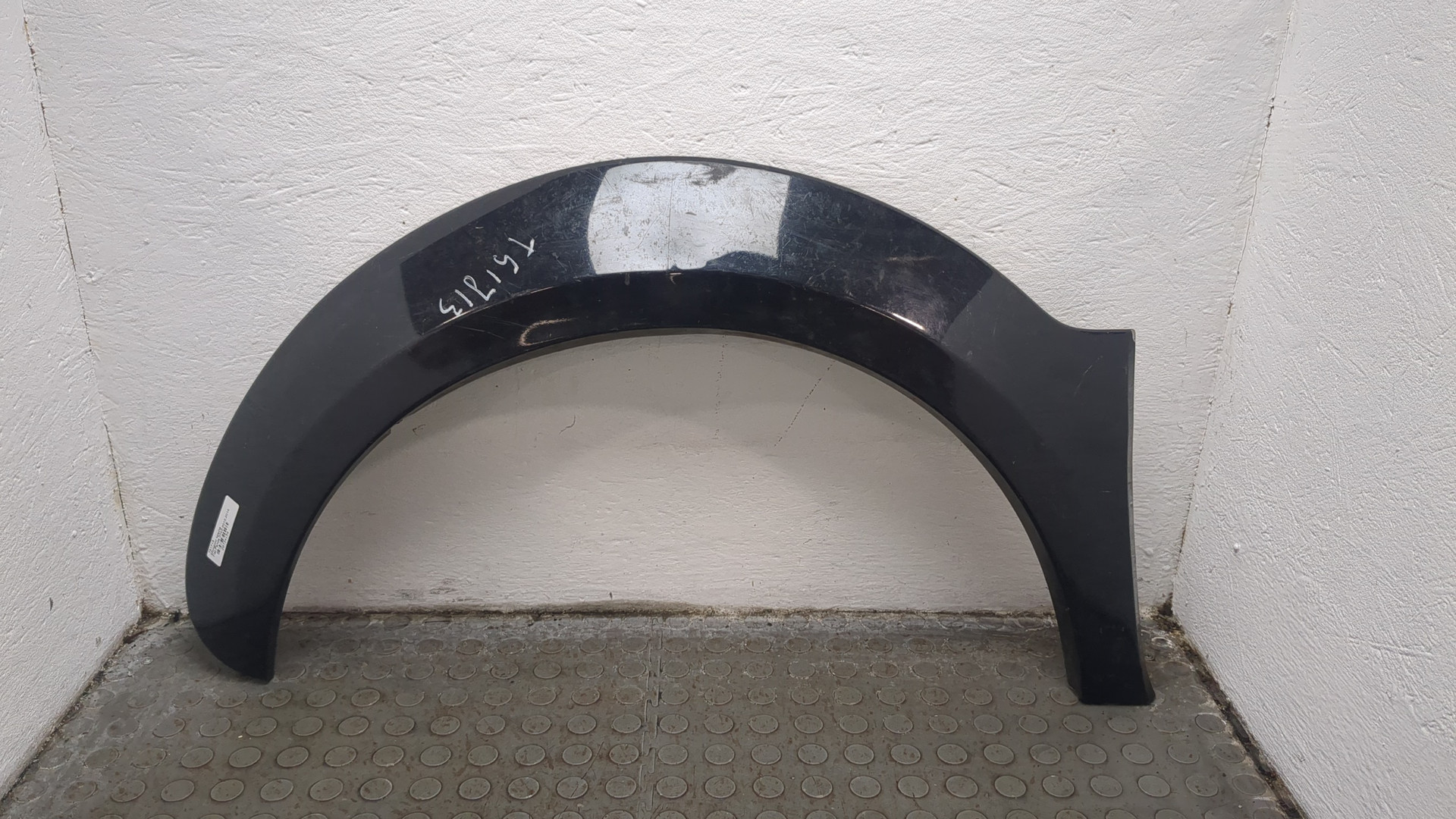 Накладка переднего крыла левого