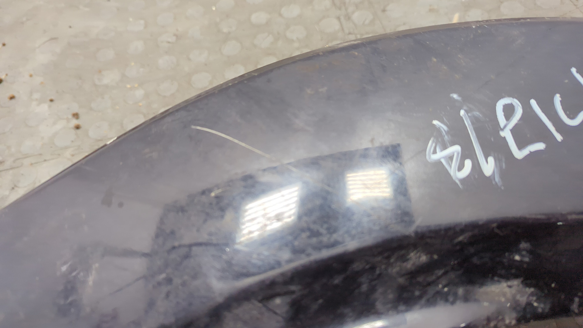 Молдинг заднего крыла правого