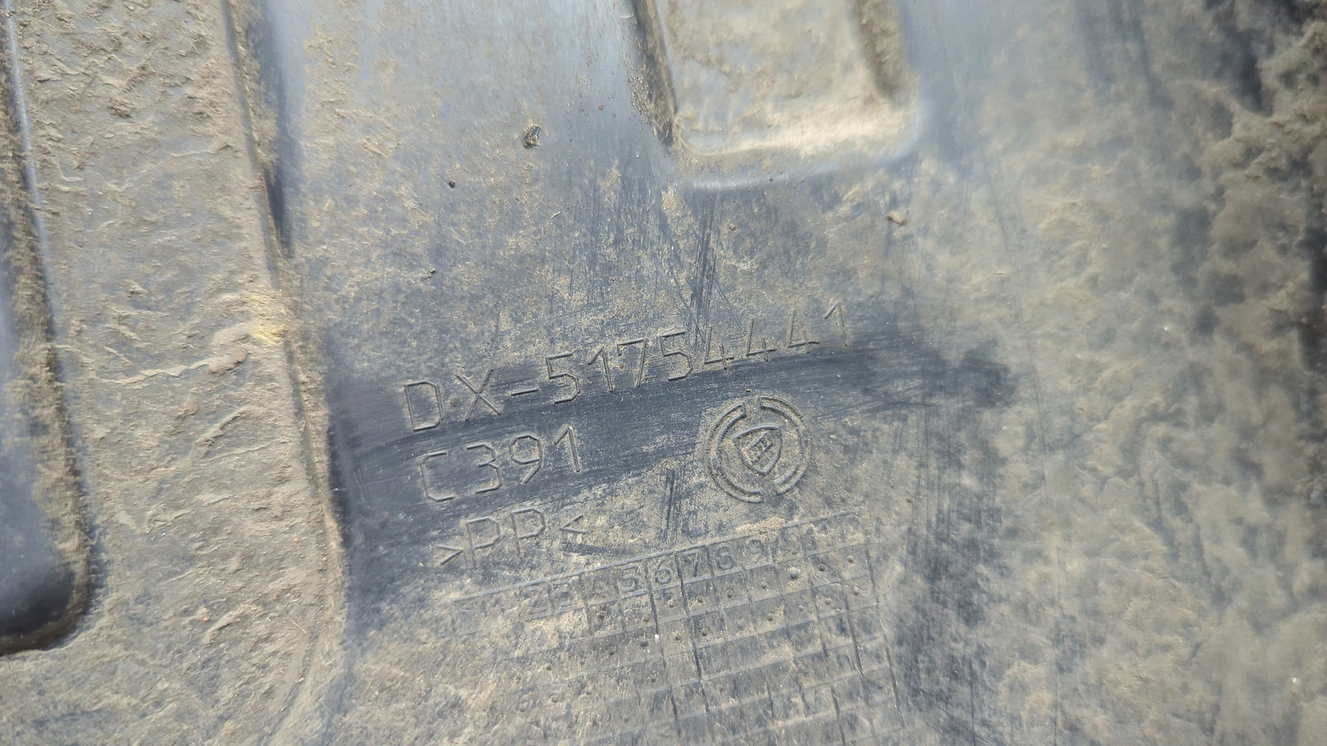 Молдинг заднего крыла правого