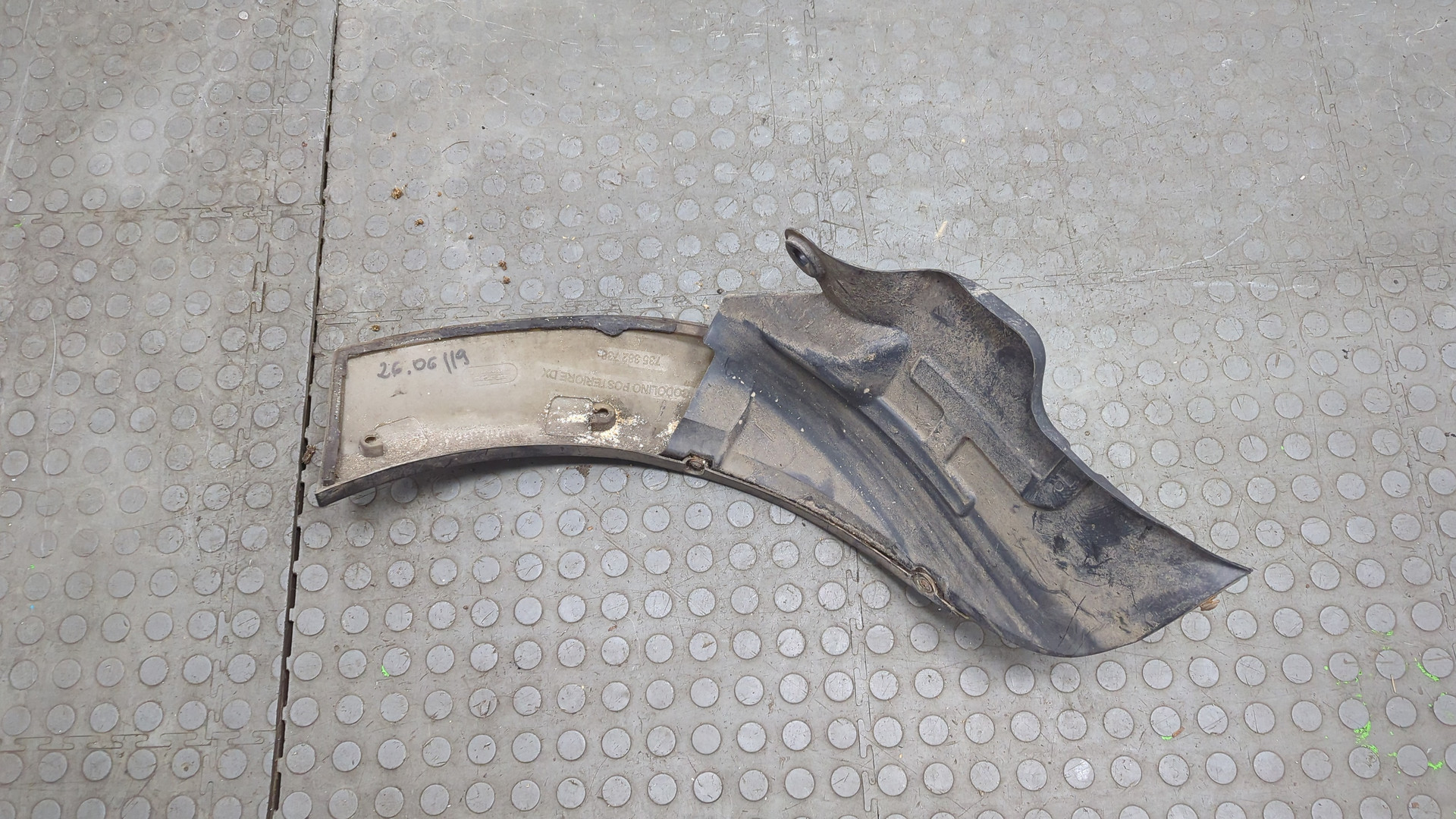 Молдинг заднего крыла правого