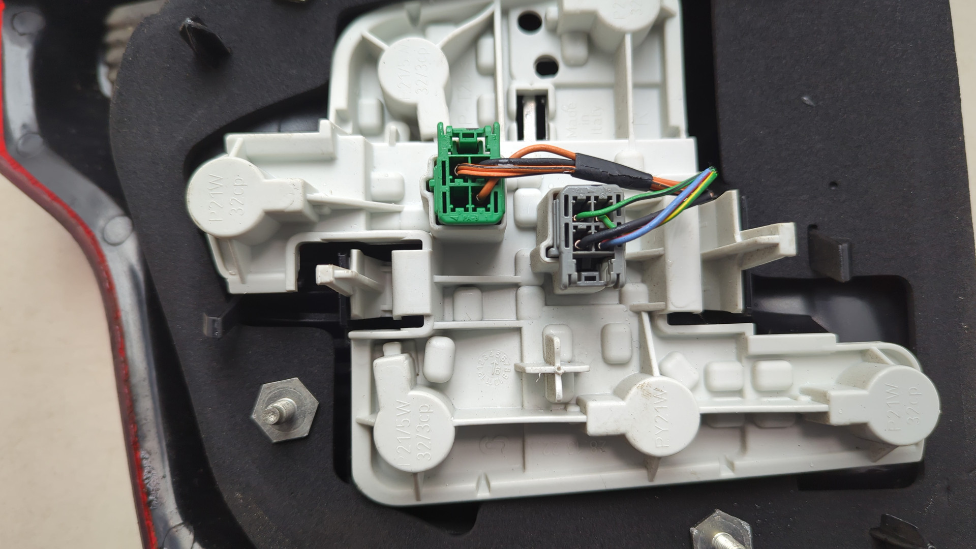 Фонарь задний правый