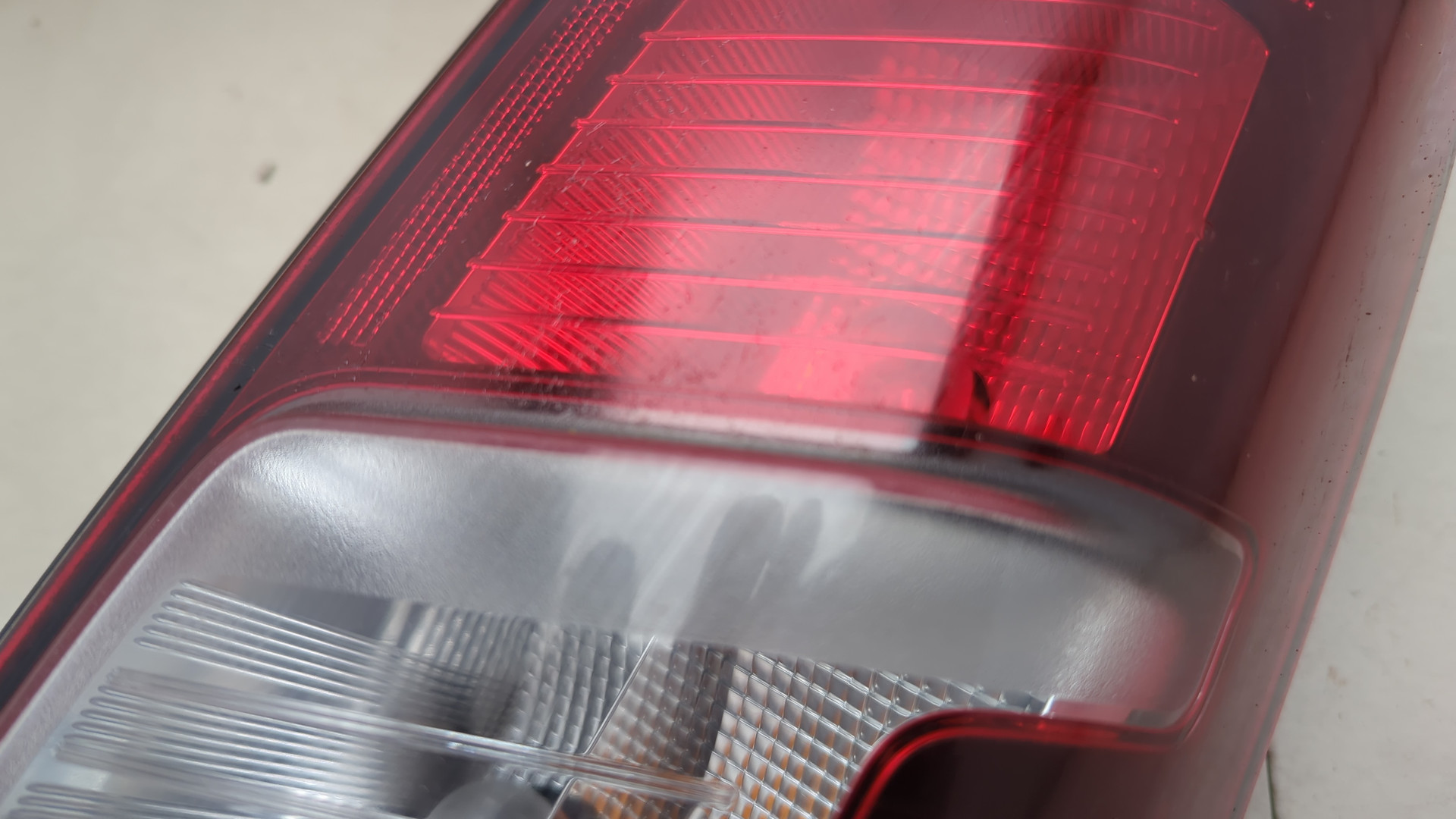 Фонарь задний правый