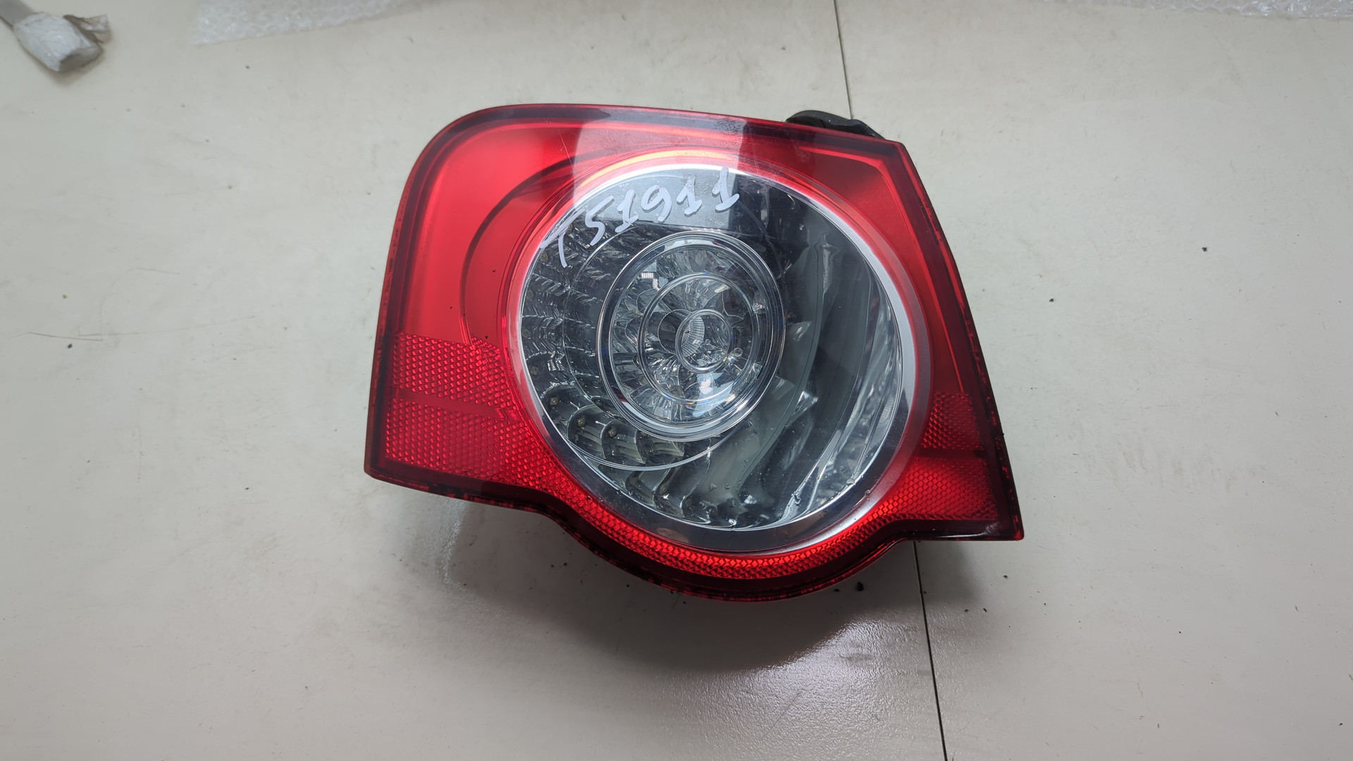 Фонарь задний левый