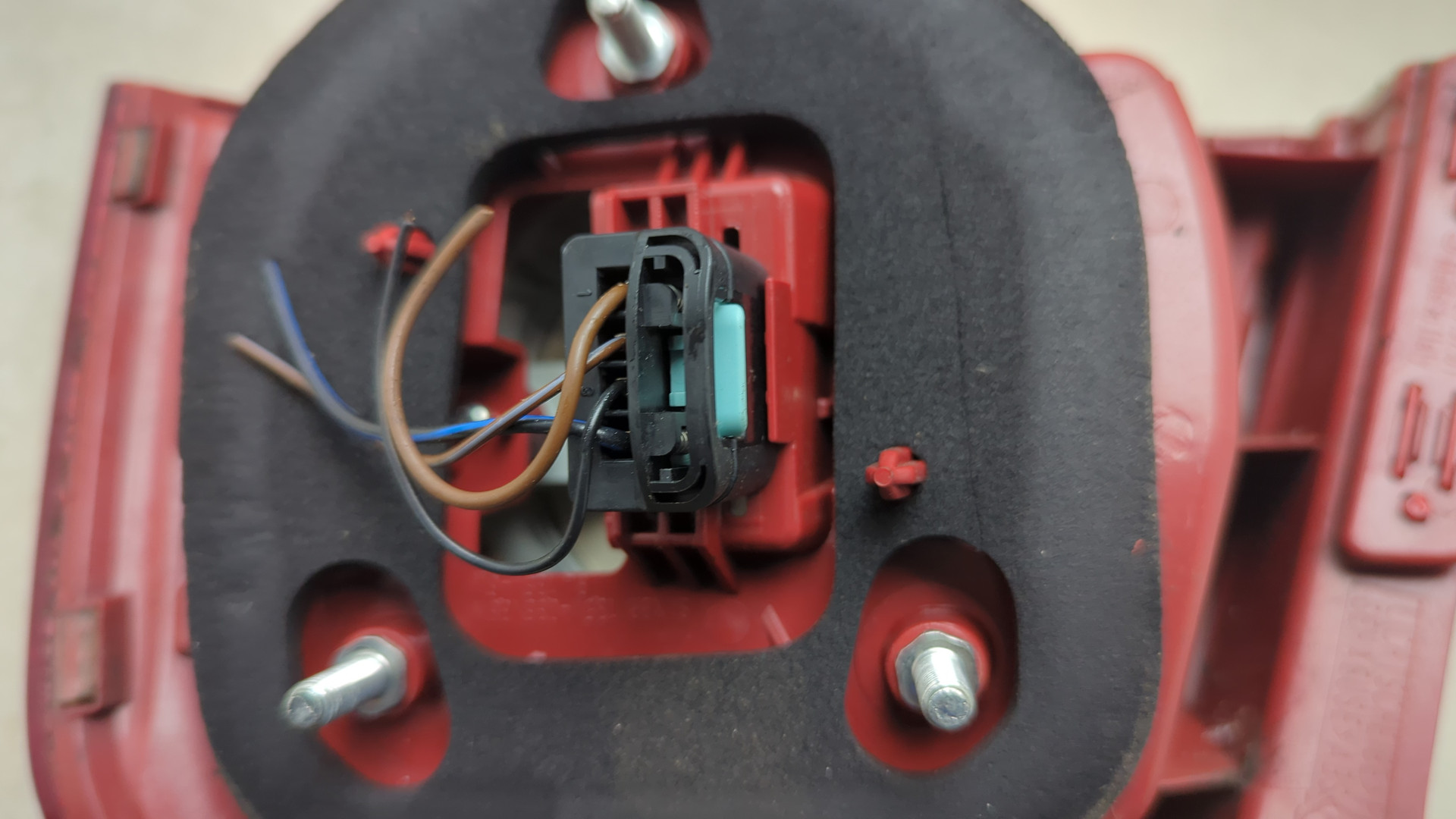 Фонарь задний левый