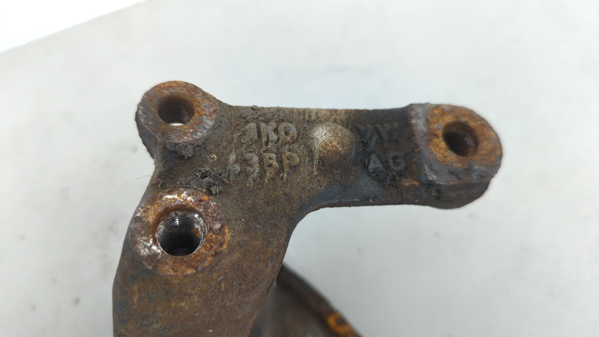 Кулак поворотный задний левый