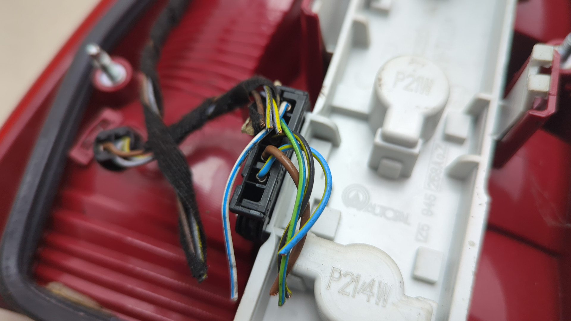 Фонарь задний правый