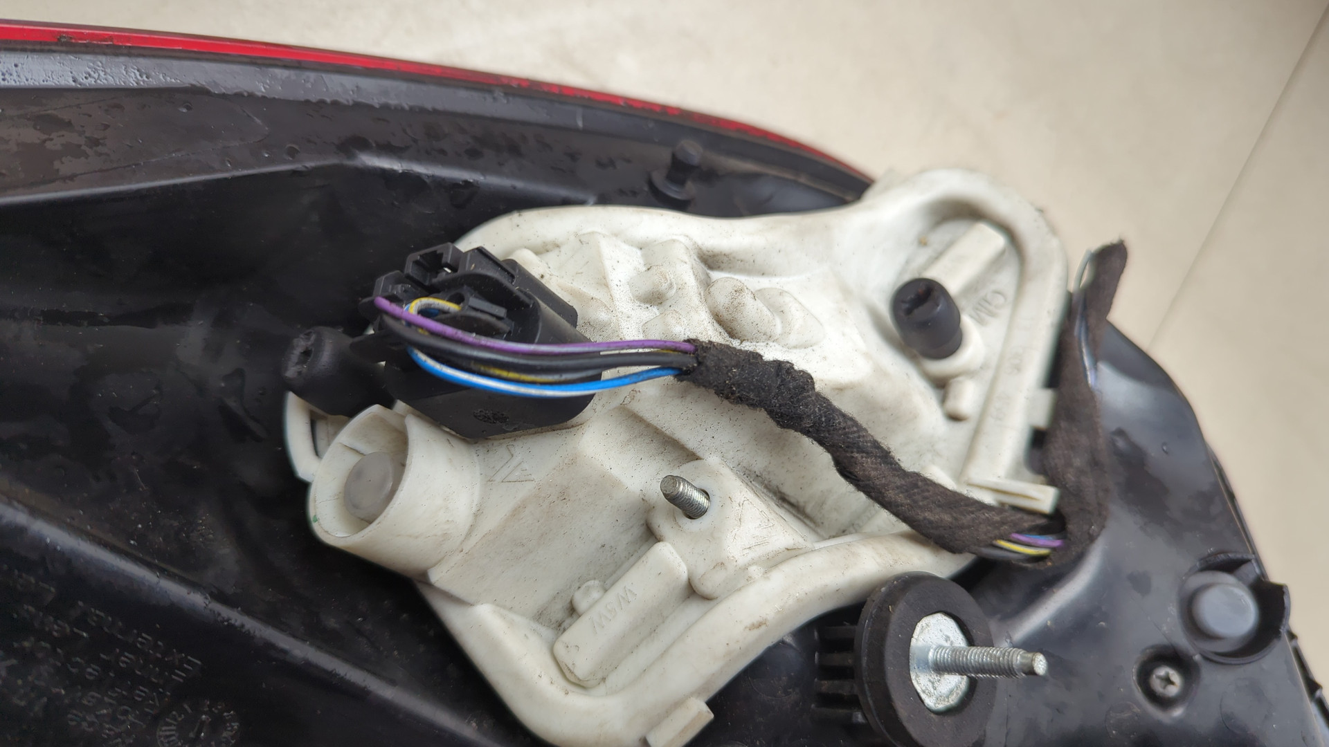 Фонарь задний левый