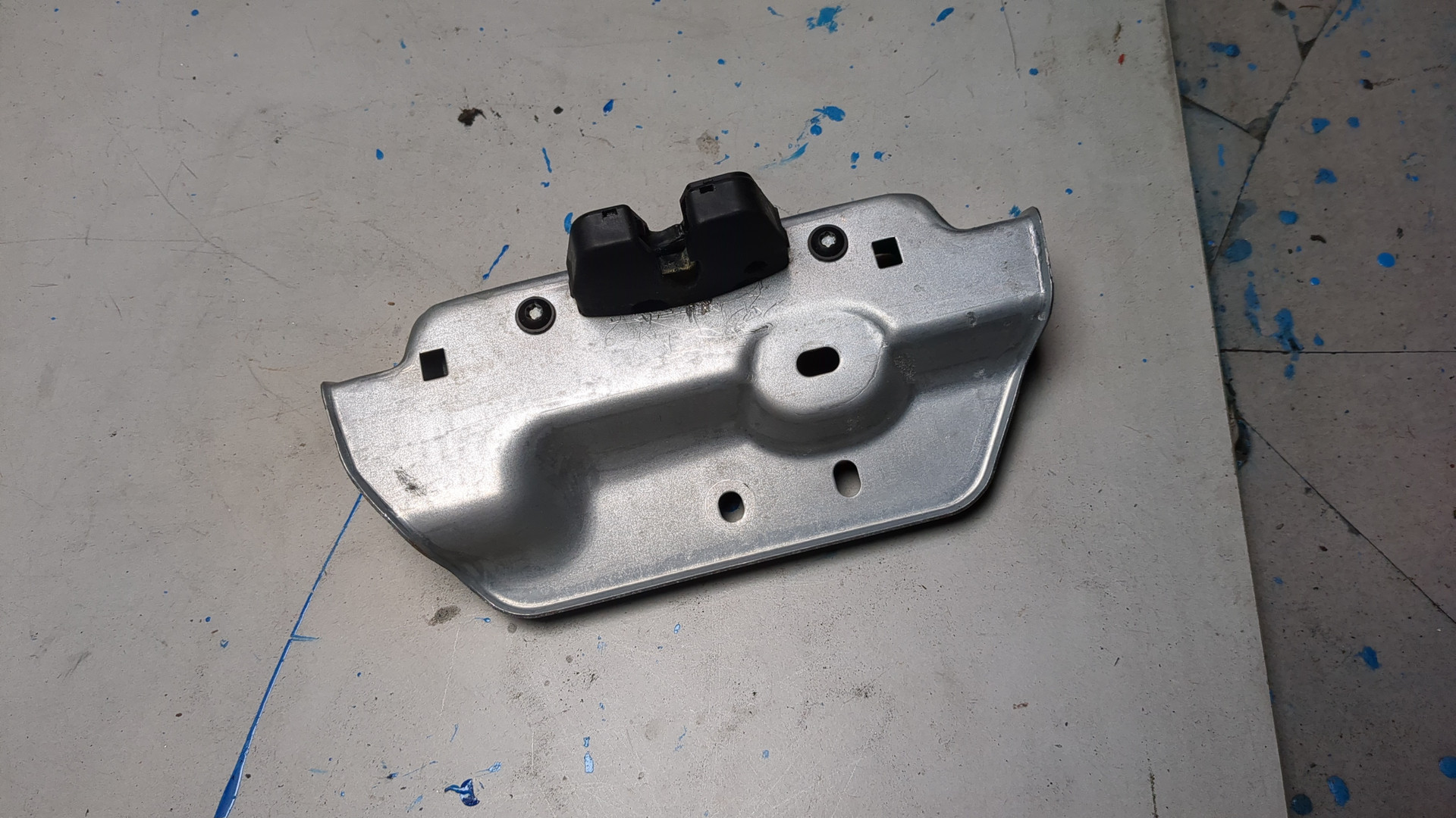 Замок багажника