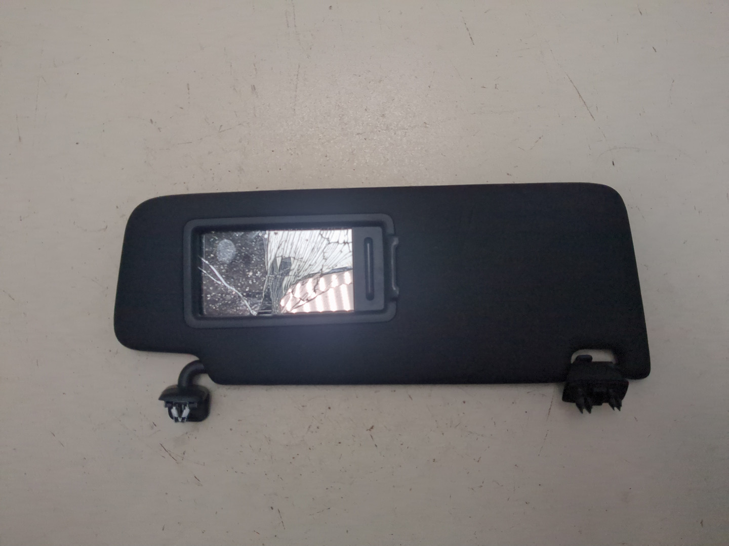 Козырек солнцезащитный