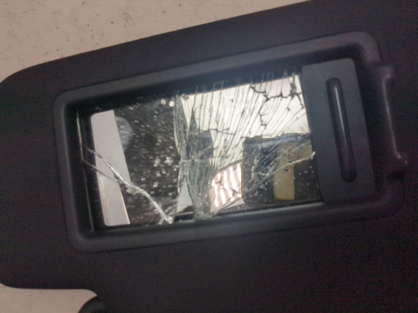 Козырек солнцезащитный