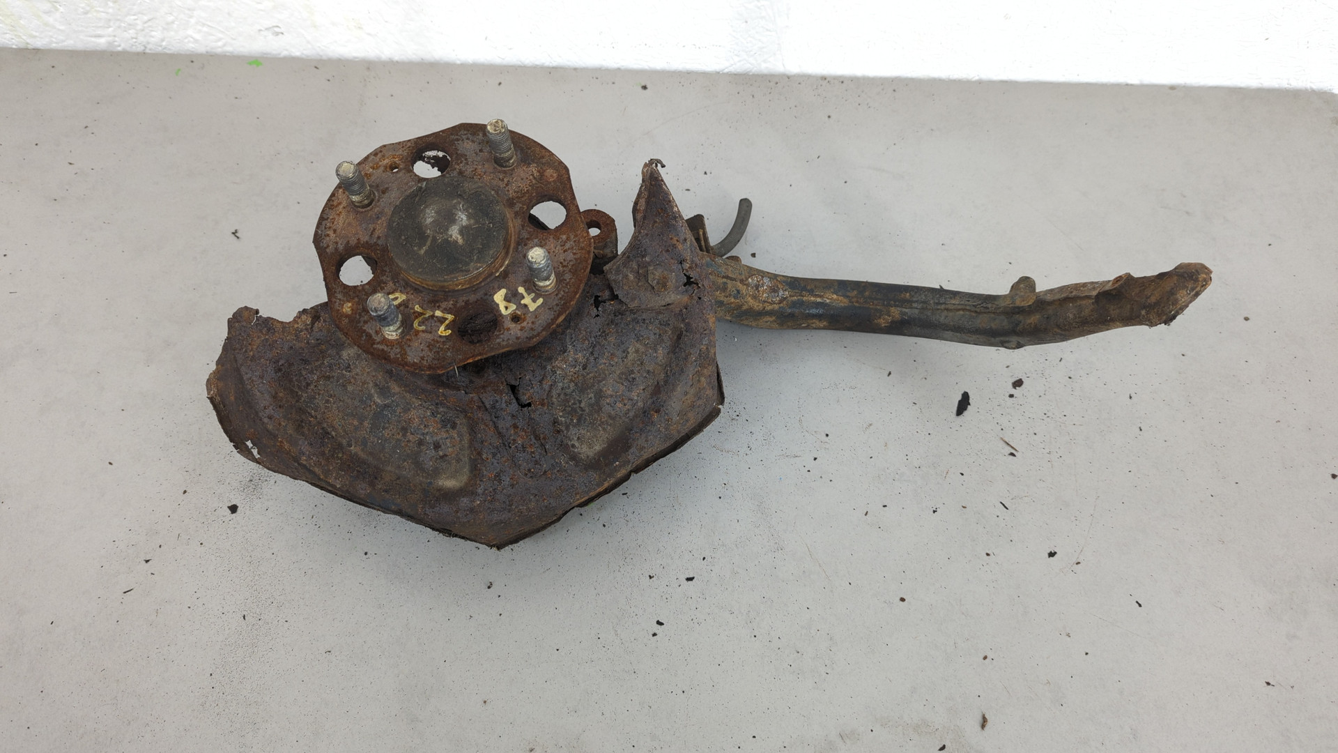 Кулак поворотный задний правый